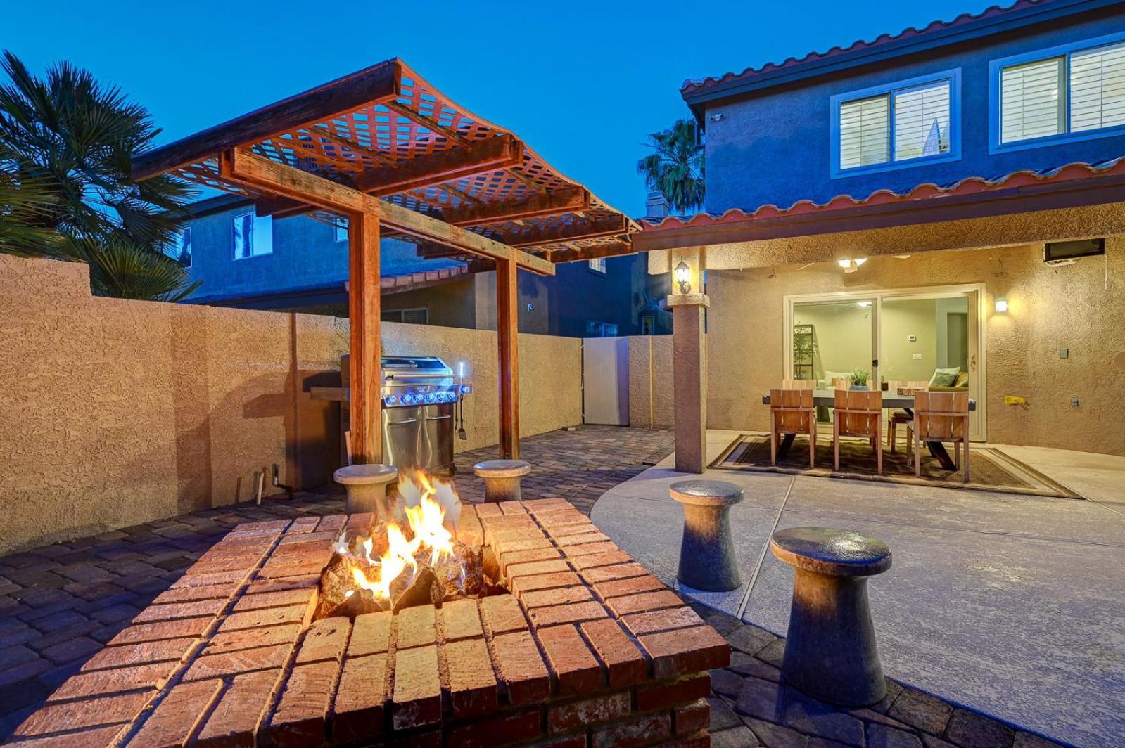 Gorgeous 6br With Pool And Holiday home *