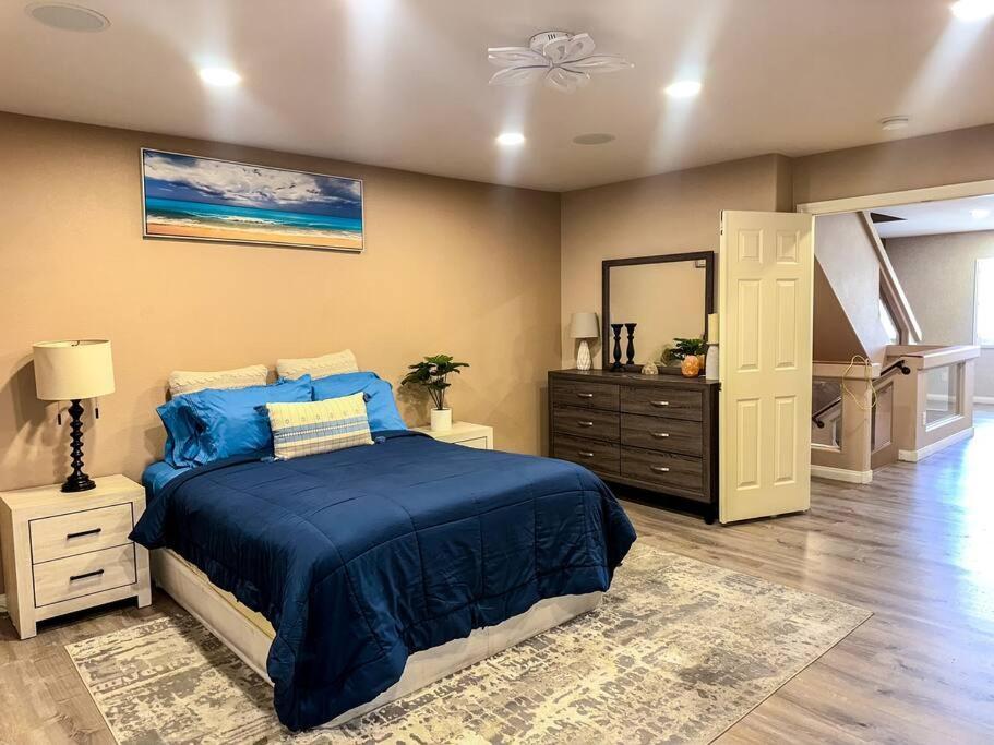 Spacious 4-bed Family Retreat Wifi & Parking Holiday home Las Vegas