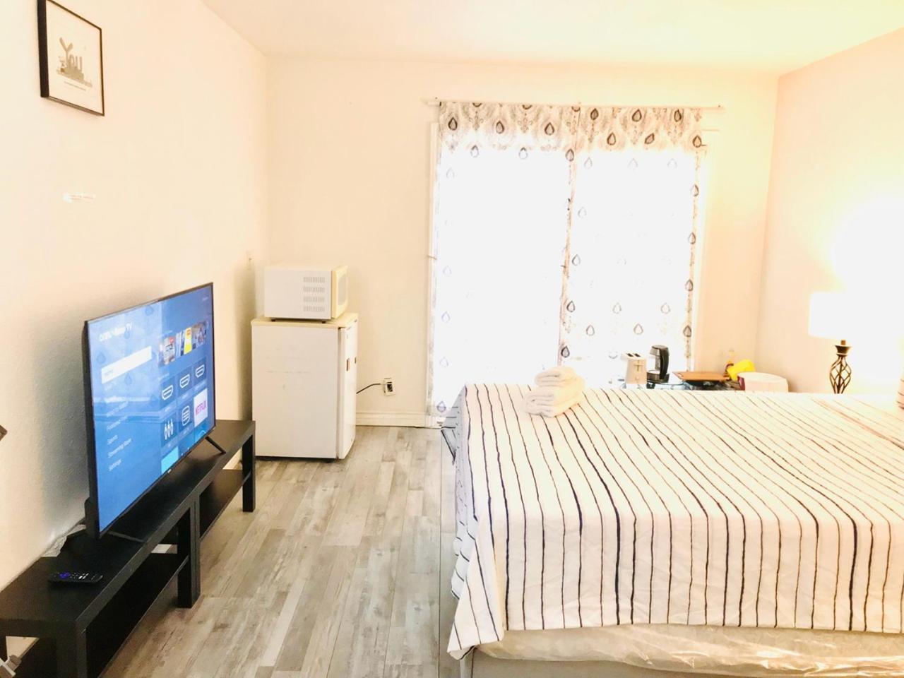 Super Bedroom With Private Bathroom 5 *