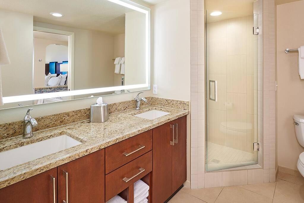 Spacious 1 Bedroom Near The Vegas Convention Center *