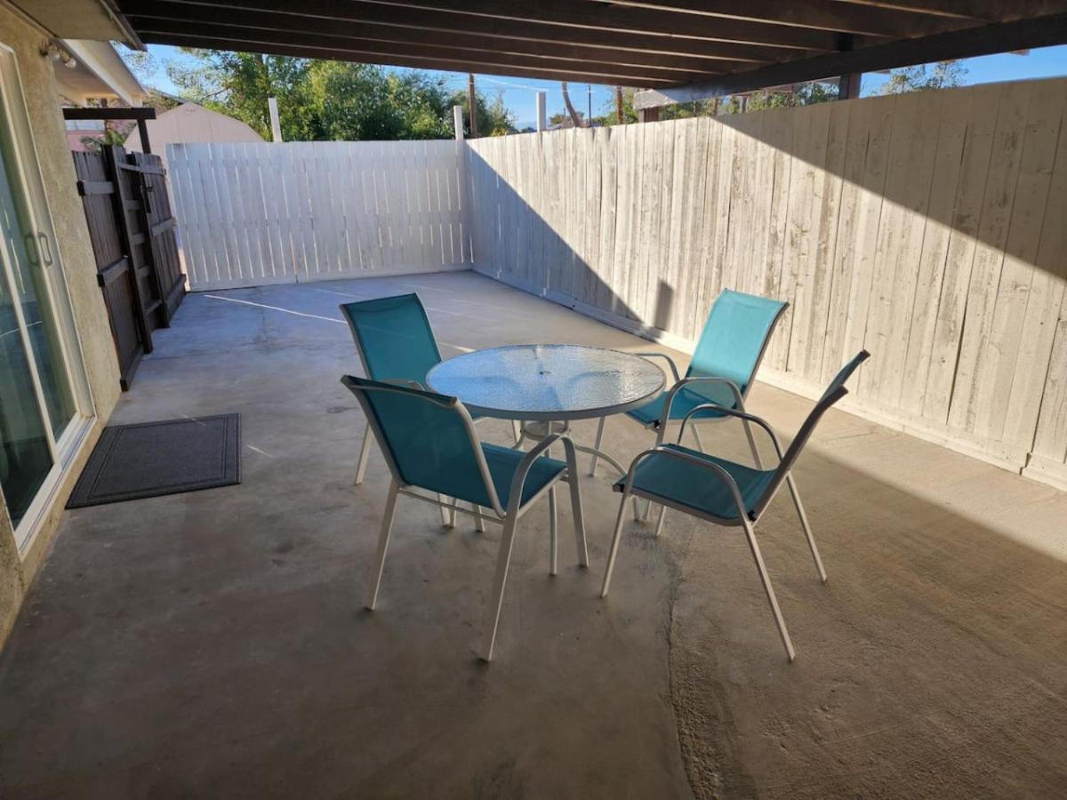 Mid-century Rural Ranch House Minutes To The Strip Holiday home *