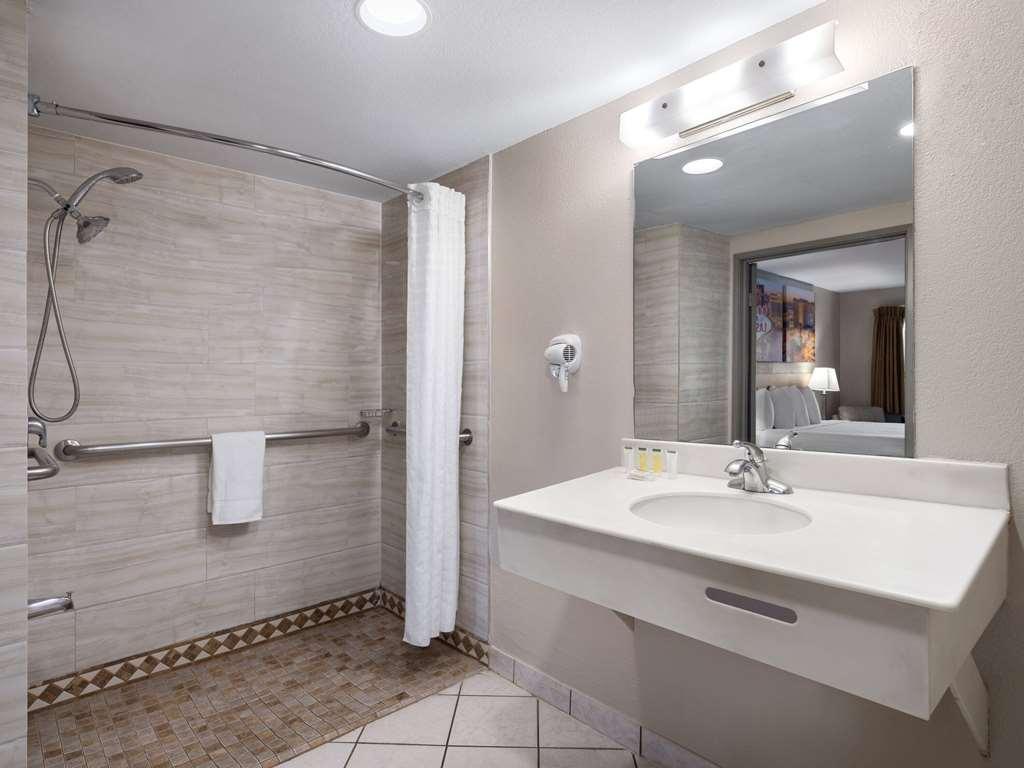Days Vegas Airport Hotel *