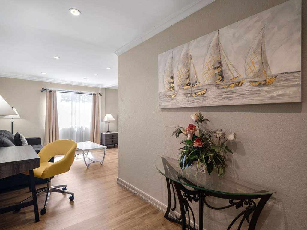 Days Vegas Airport Hotel *