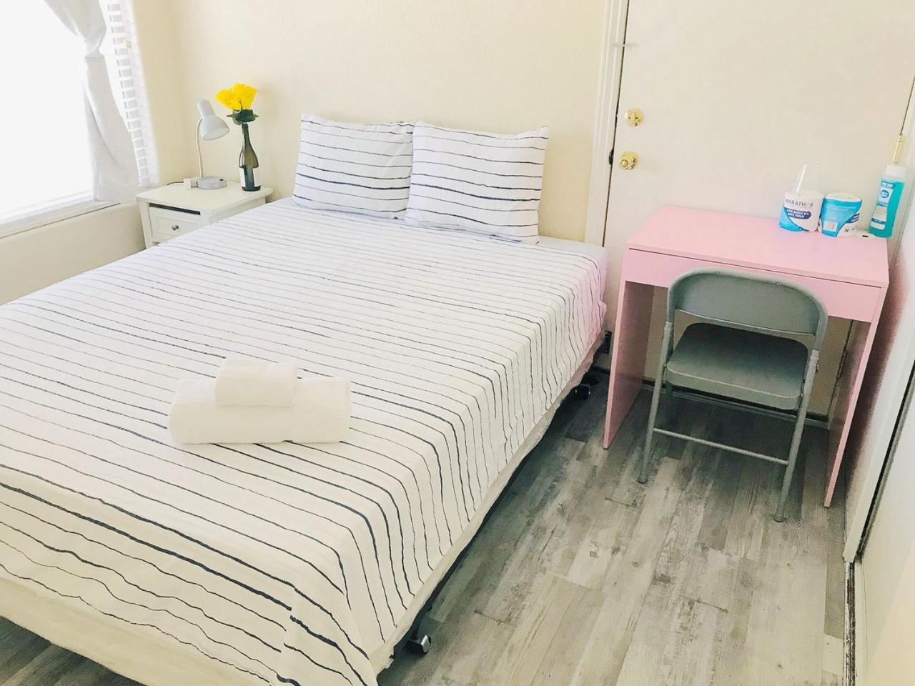 Comfortable Big Bedroom In The House For Rent-03