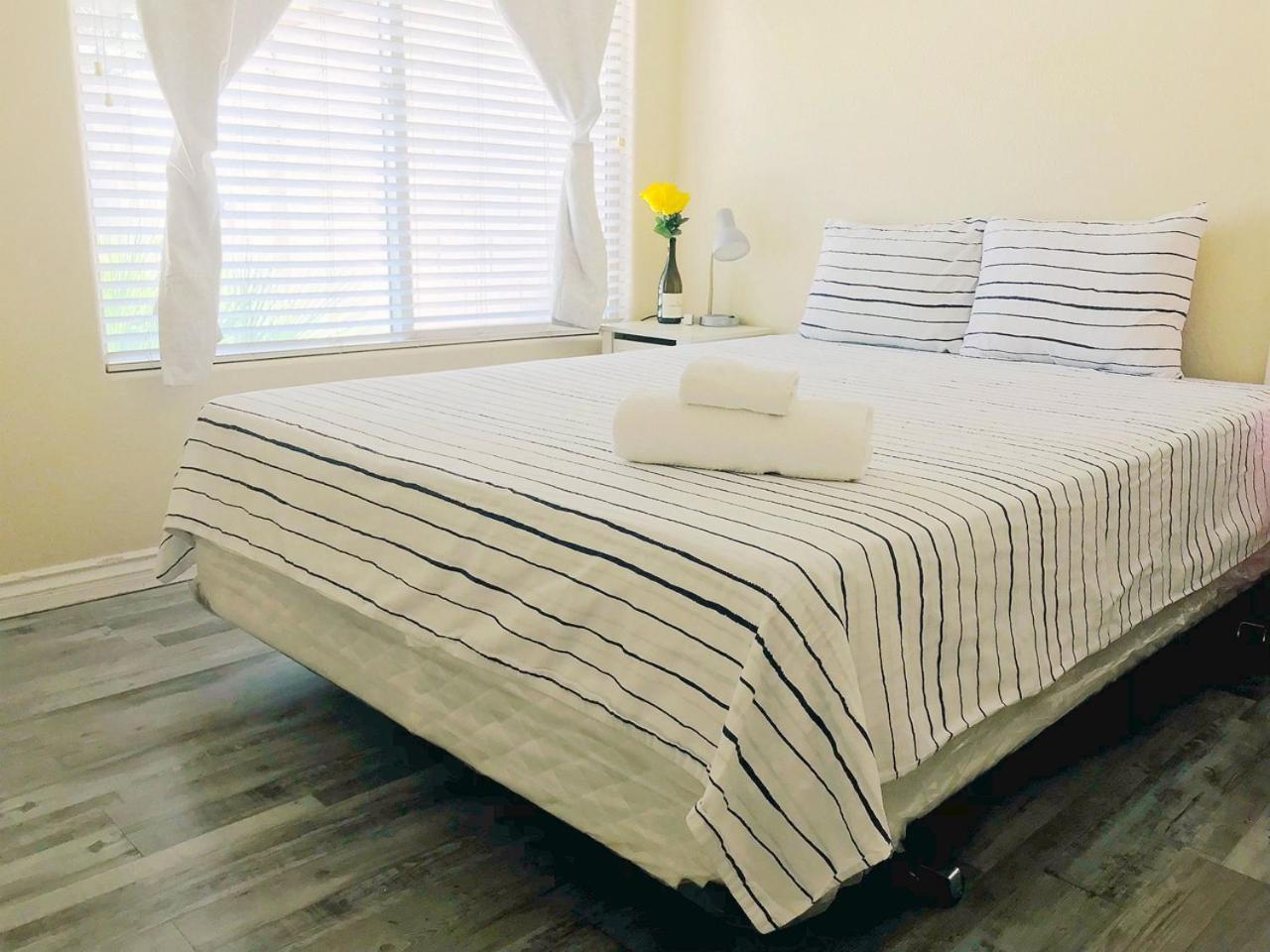 Comfortable Big Bedroom In The House For Rent-03 * Las Vegas