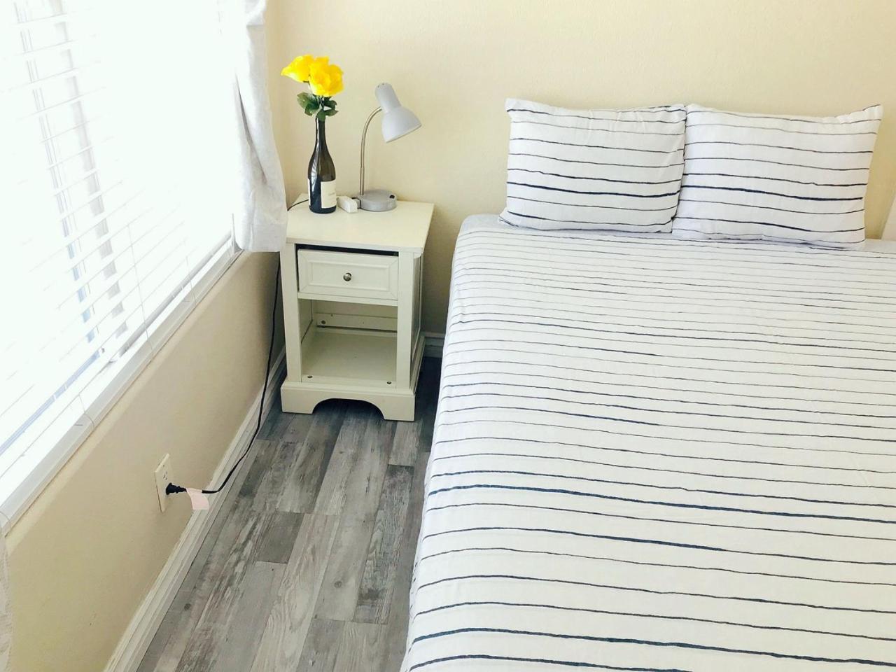 Comfortable Big Bedroom In The House For Rent-03