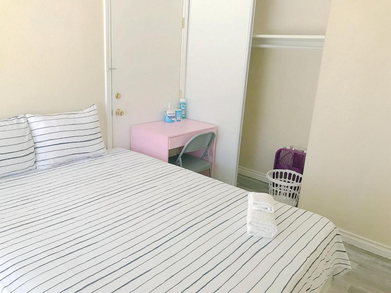 Comfortable Big Bedroom In The House For Rent-03 *