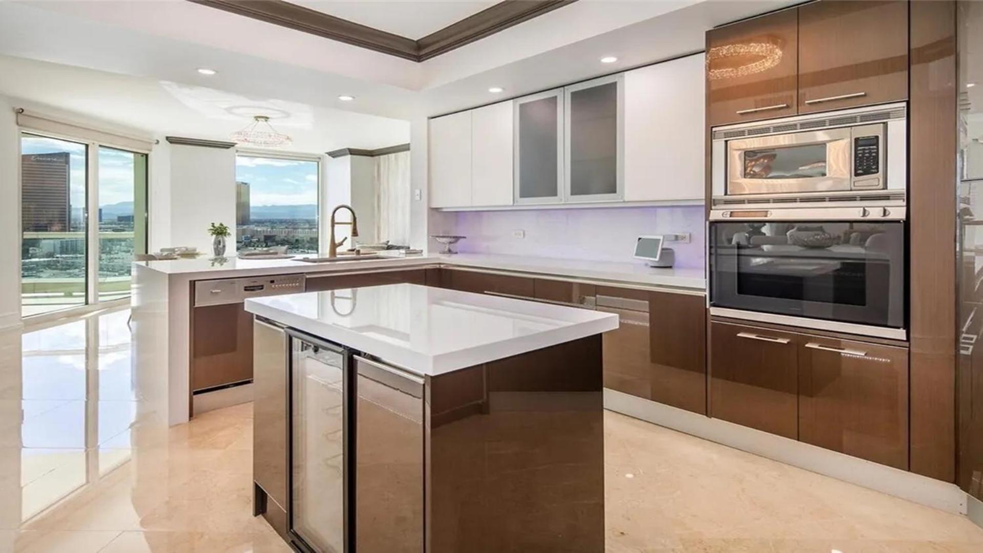 Stunning Four Bedroom Fully Professionally Remodeled *