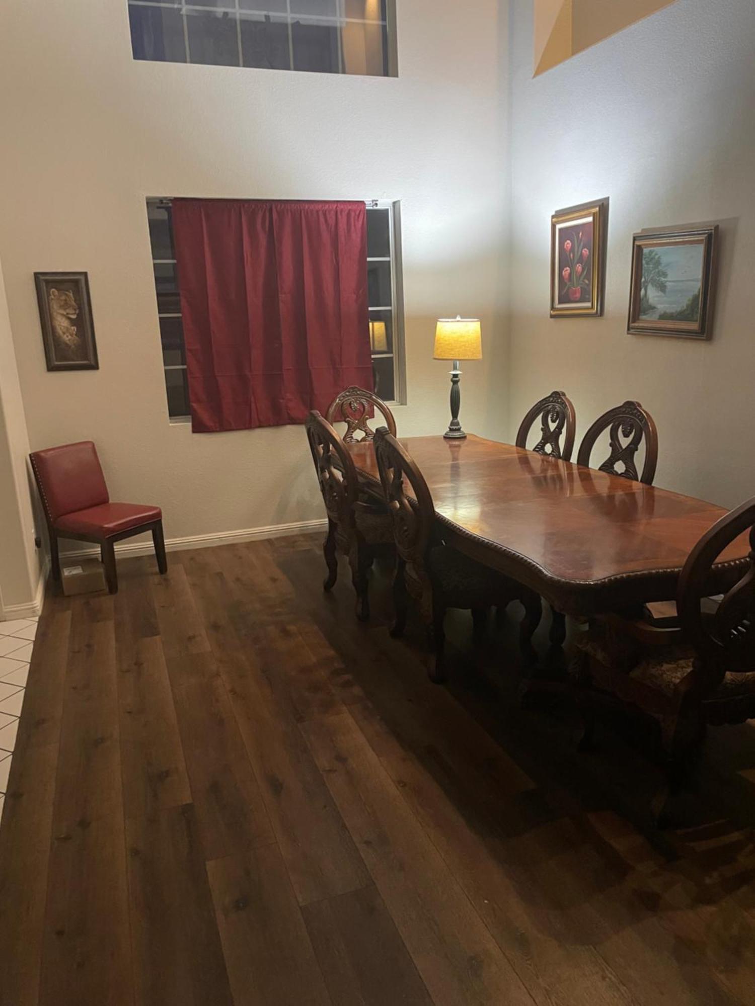 Master Bedroom Inside A Gorgeous In A Beautiful Neighborhood Homestay *