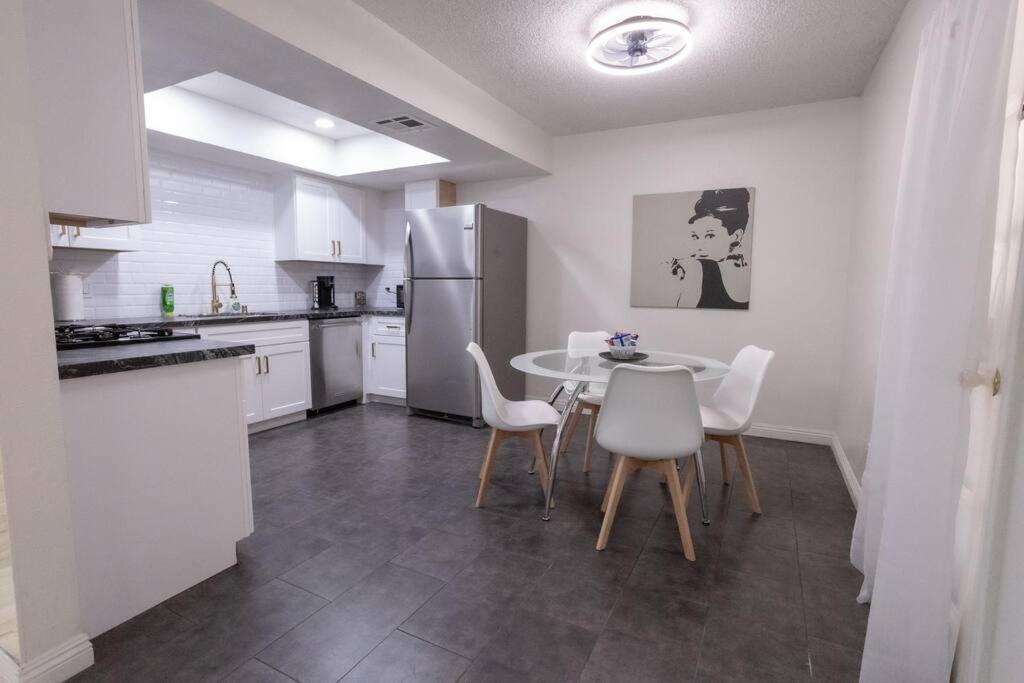 Apartment 2 Bedroom Close To Vegas Strip *