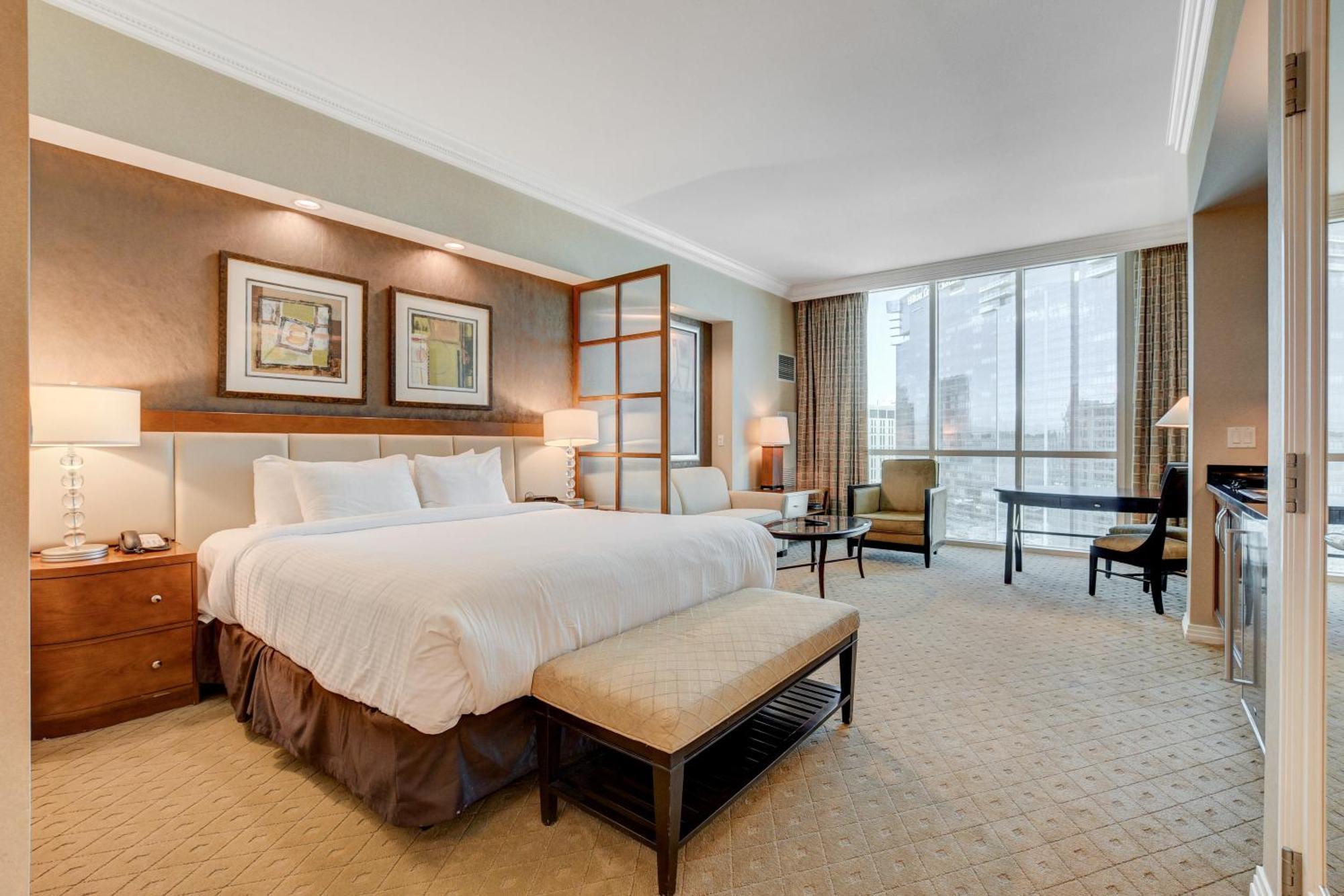 The Fantasy Mgm Signature Pool View