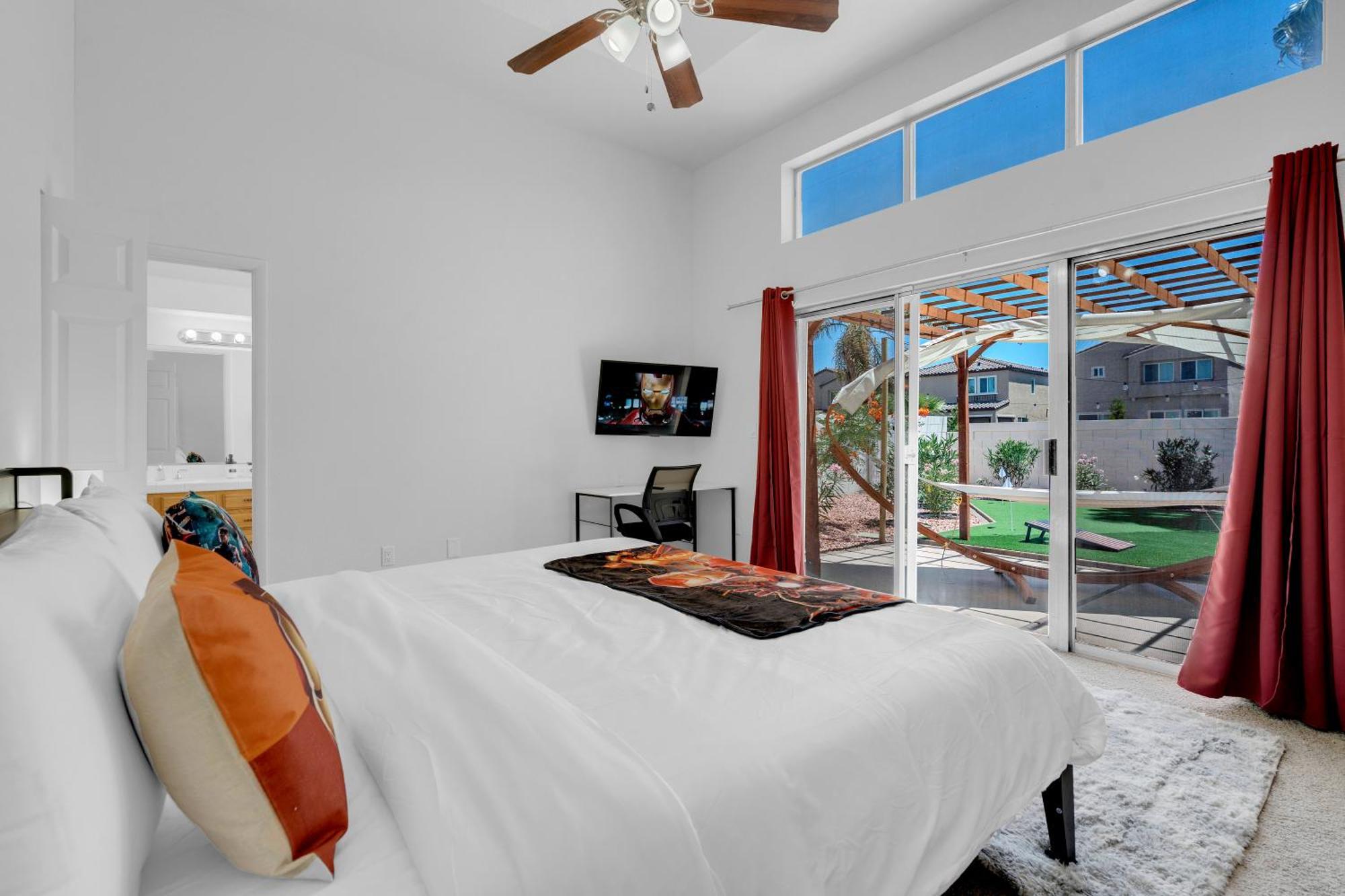 8br 5ba Superhero Retreat-king Beds, Bbq, Hammock, Firepit, Minigolf, Workspace
