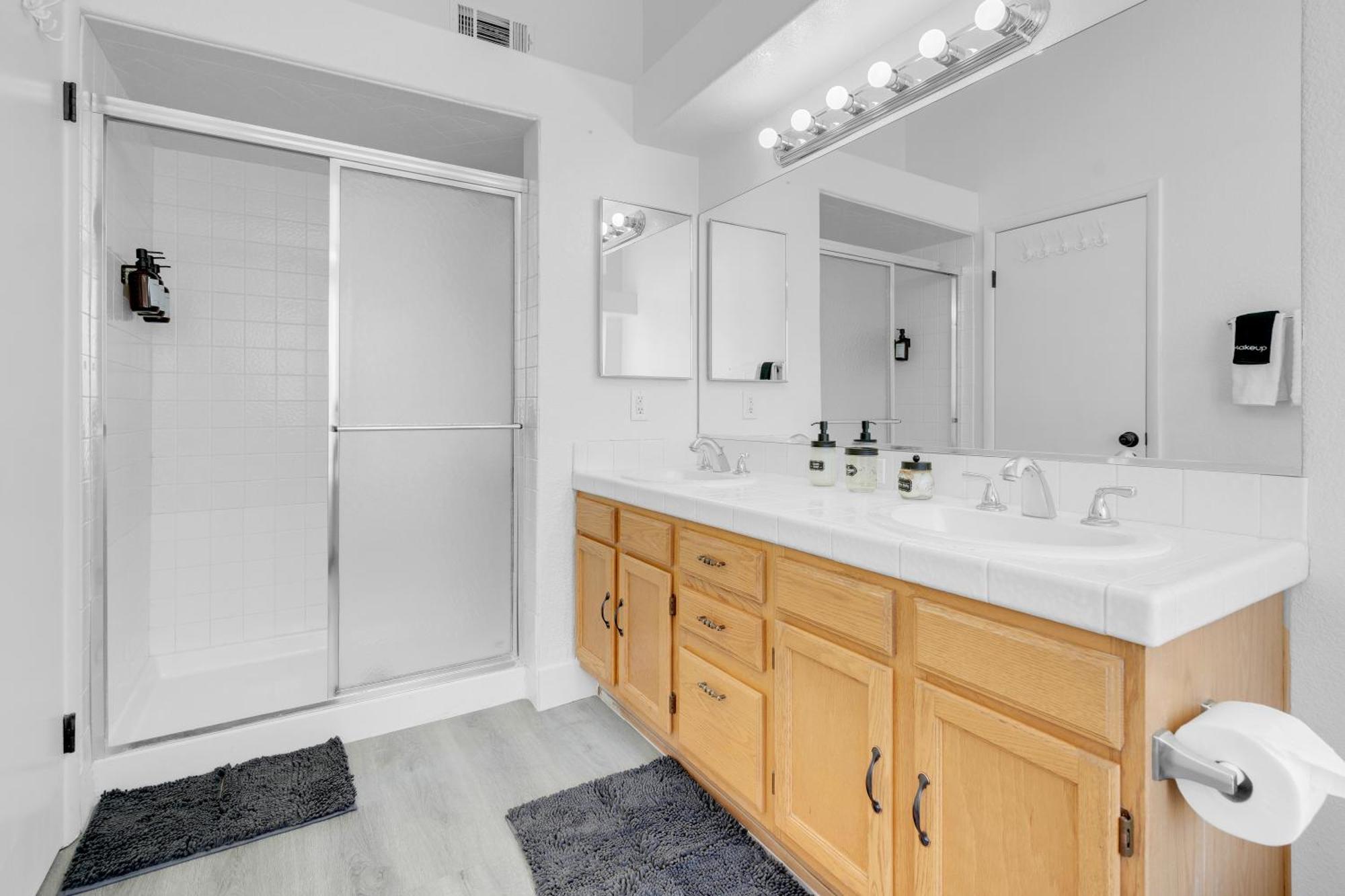 8br 5ba Superhero Retreat-king Beds, Bbq, Hammock, Firepit, Minigolf, Workspace * Las Vegas