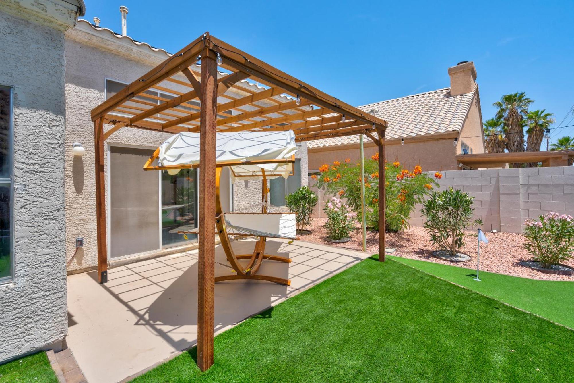 Villa 8br 5ba Superhero Retreat-king Beds, Bbq, Hammock, Firepit, Minigolf, Workspace