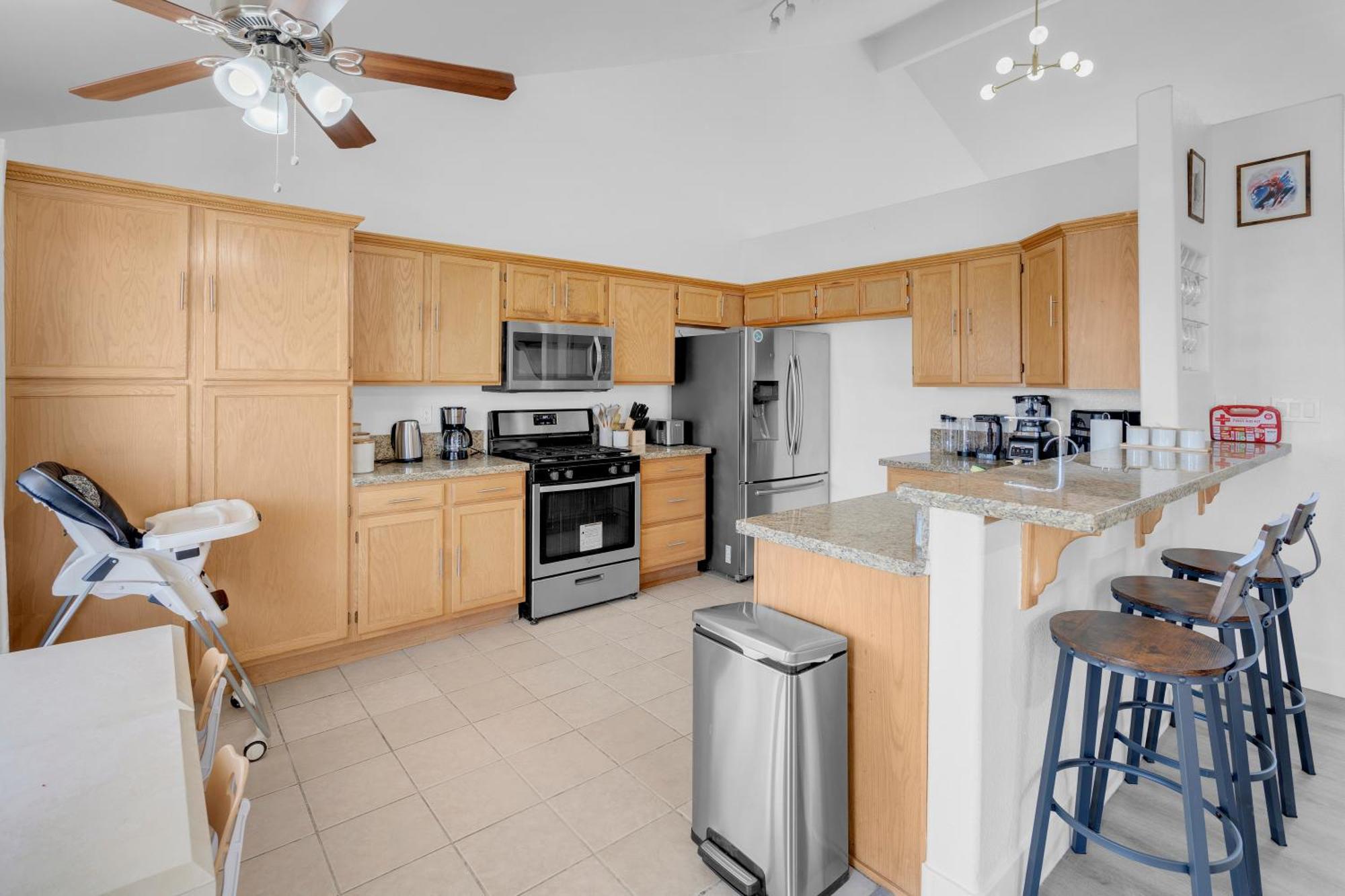 Villa 8br 5ba Superhero Retreat-king Beds, Bbq, Hammock, Firepit, Minigolf, Workspace Las Vegas