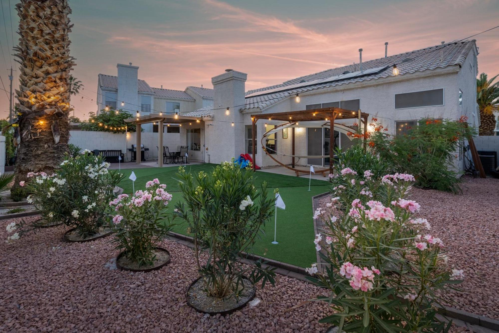 8br 5ba Superhero Retreat-king Beds, Bbq, Hammock, Firepit, Minigolf, Workspace Las Vegas