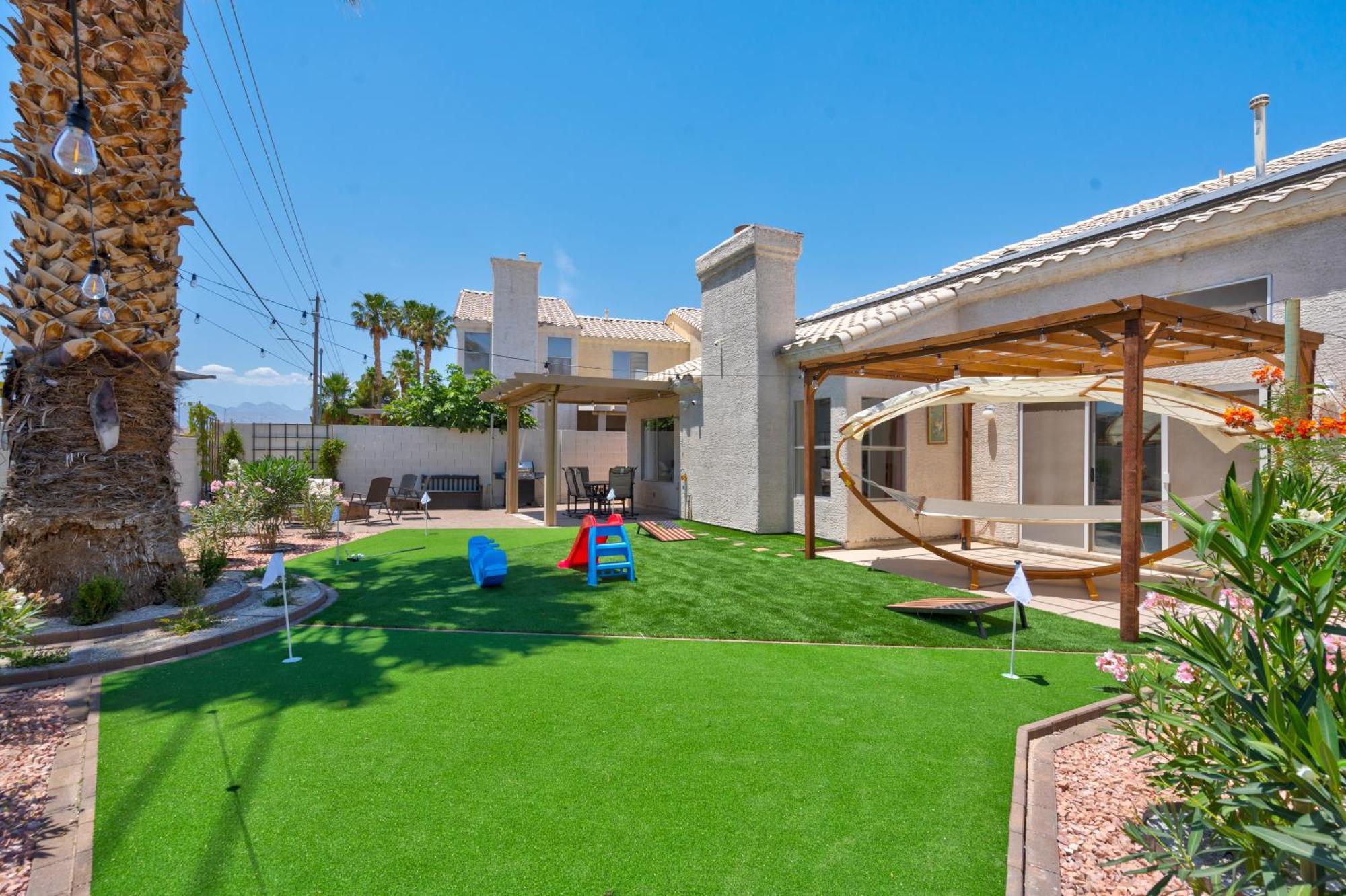 8br 5ba Superhero Retreat-king Beds, Bbq, Hammock, Firepit, Minigolf, Workspace