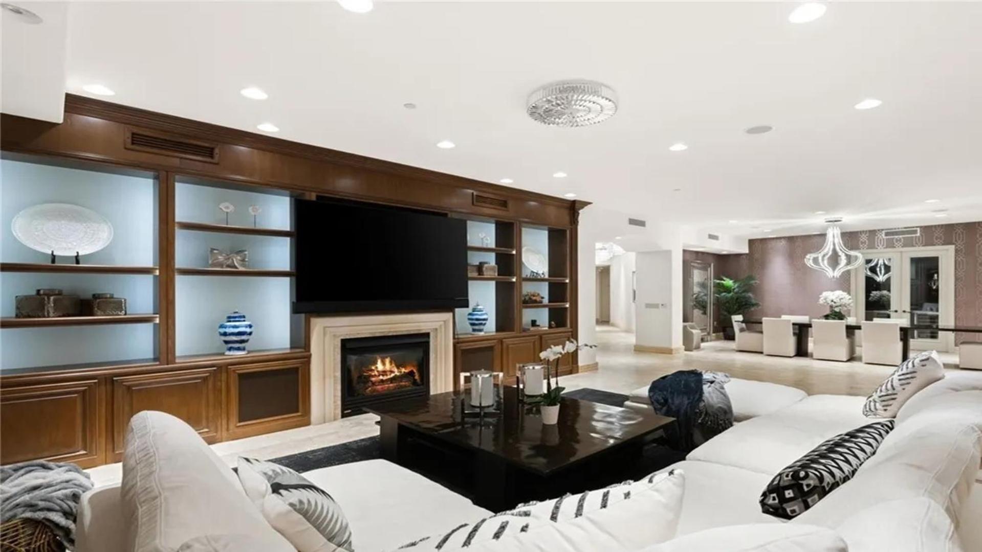 Three Bedroom Luxury With Private Express Elevator