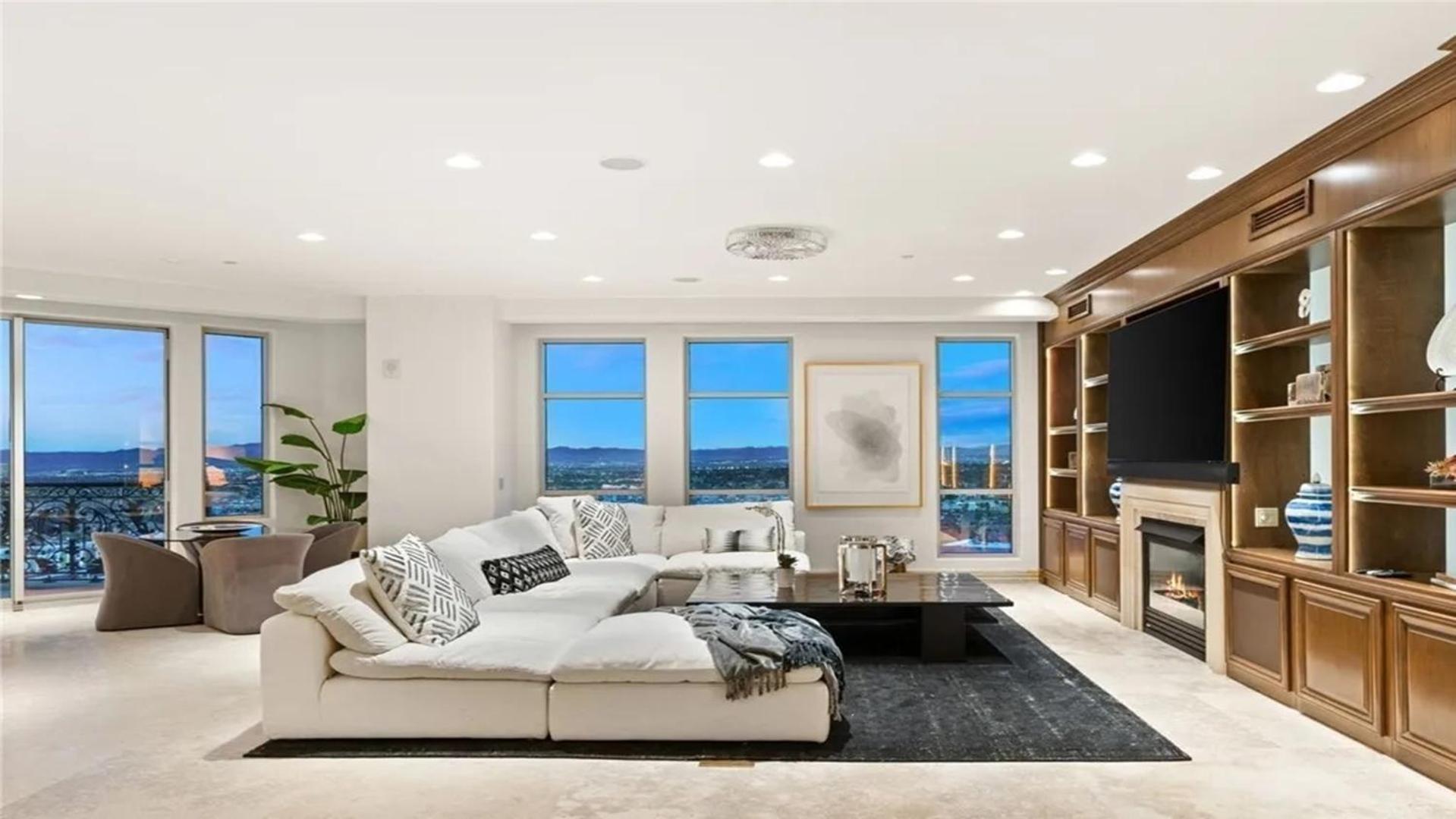 Three Bedroom Luxury With Private Express Elevator *