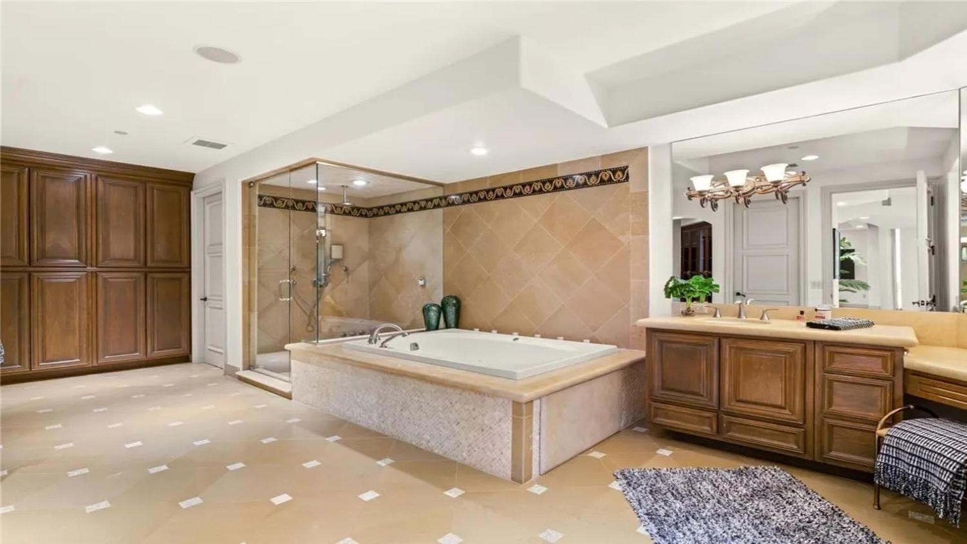 Apartment Three Bedroom Luxury With Private Express Elevator