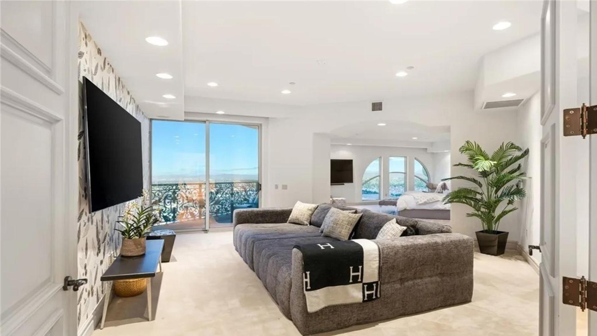 Apartment Three Bedroom Luxury With Private Express Elevator