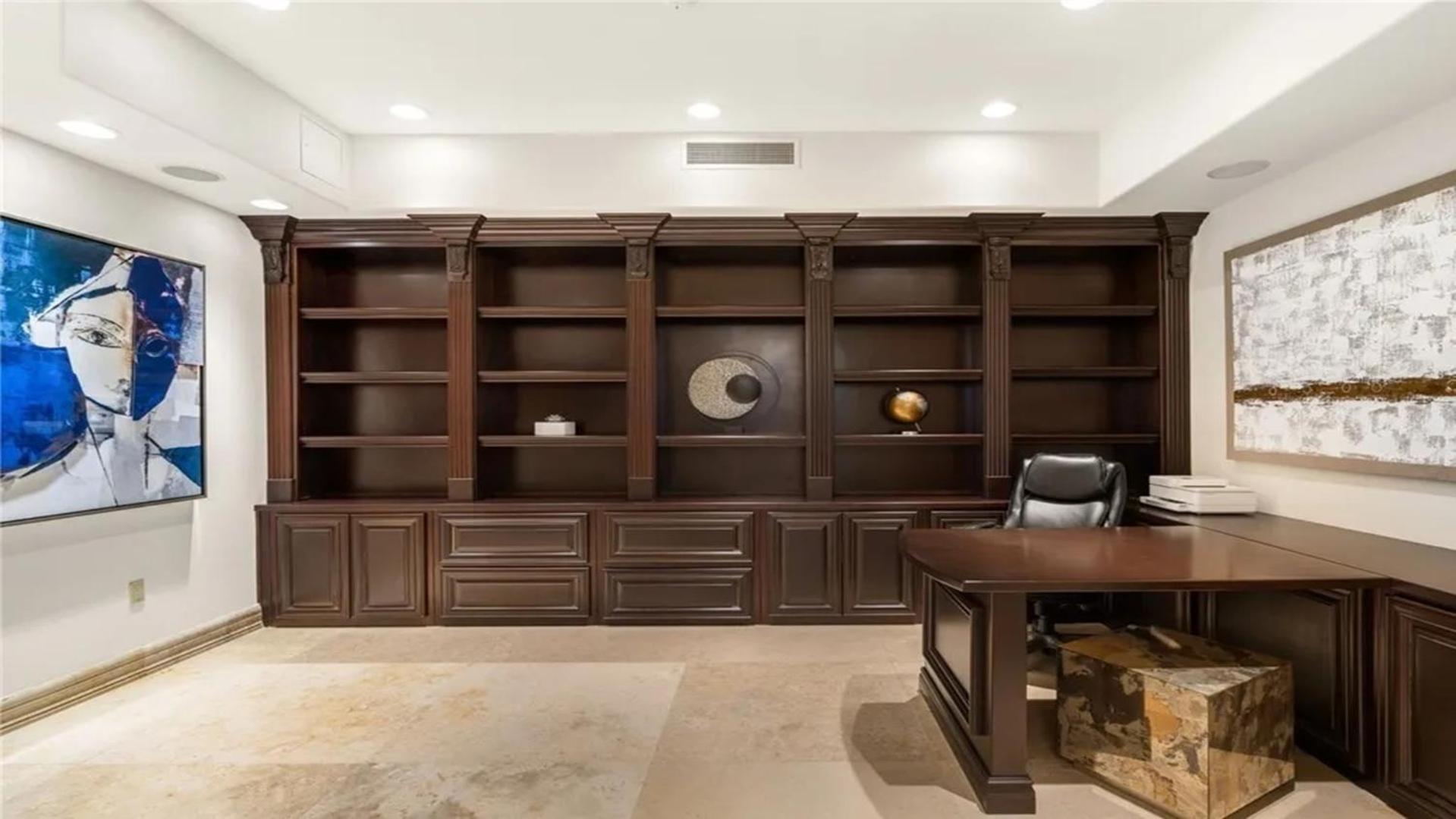 Apartment Three Bedroom Luxury With Private Express Elevator *