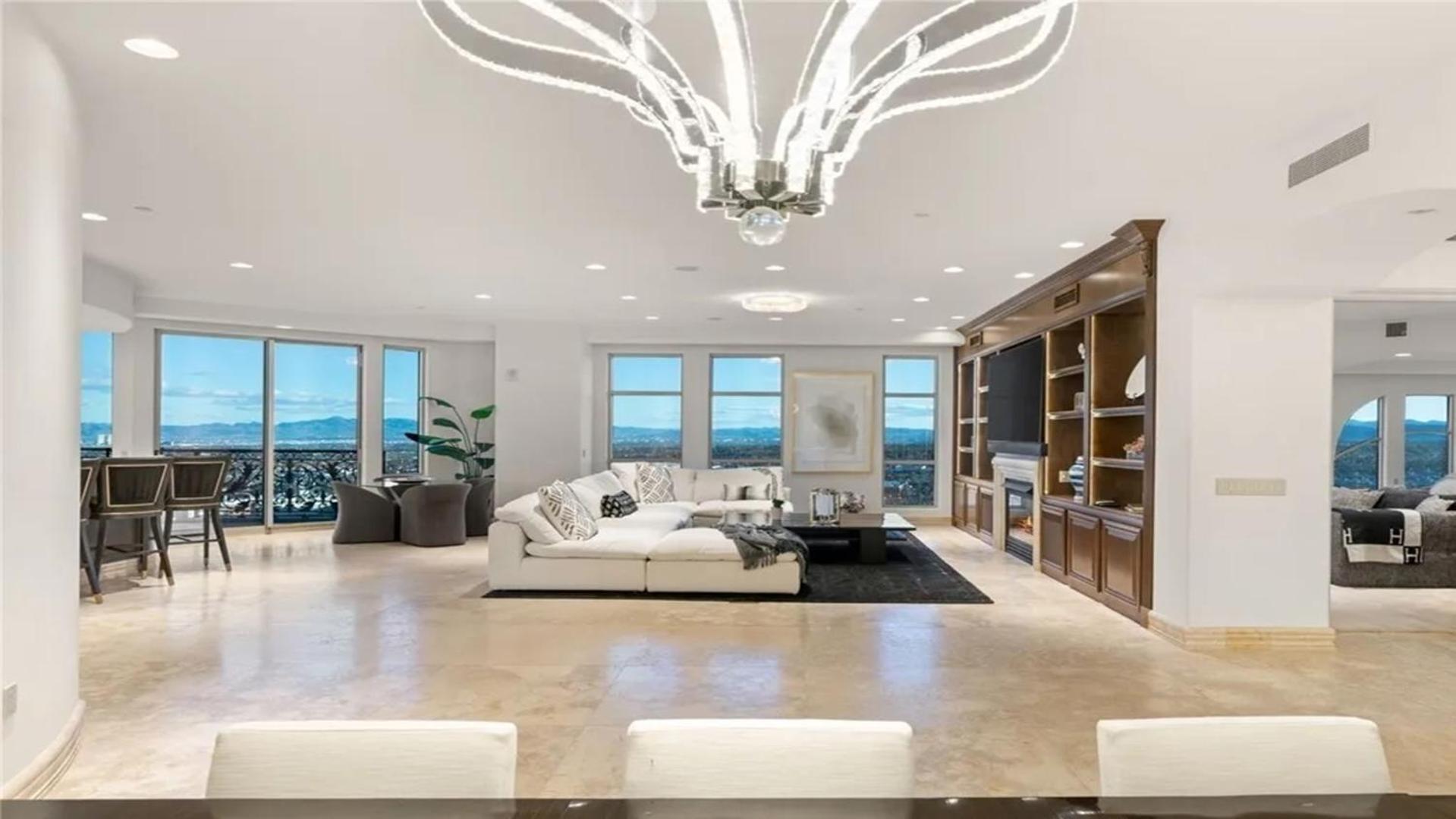 Three Bedroom Luxury With Private Express Elevator Apartment Las Vegas