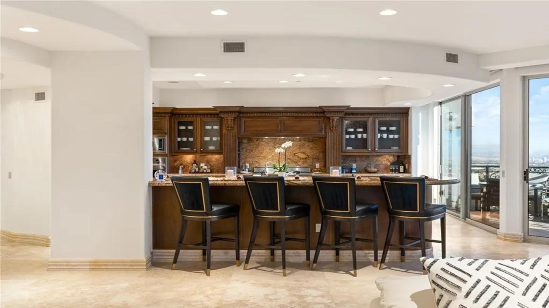 Apartment Three Bedroom Luxury With Private Express Elevator