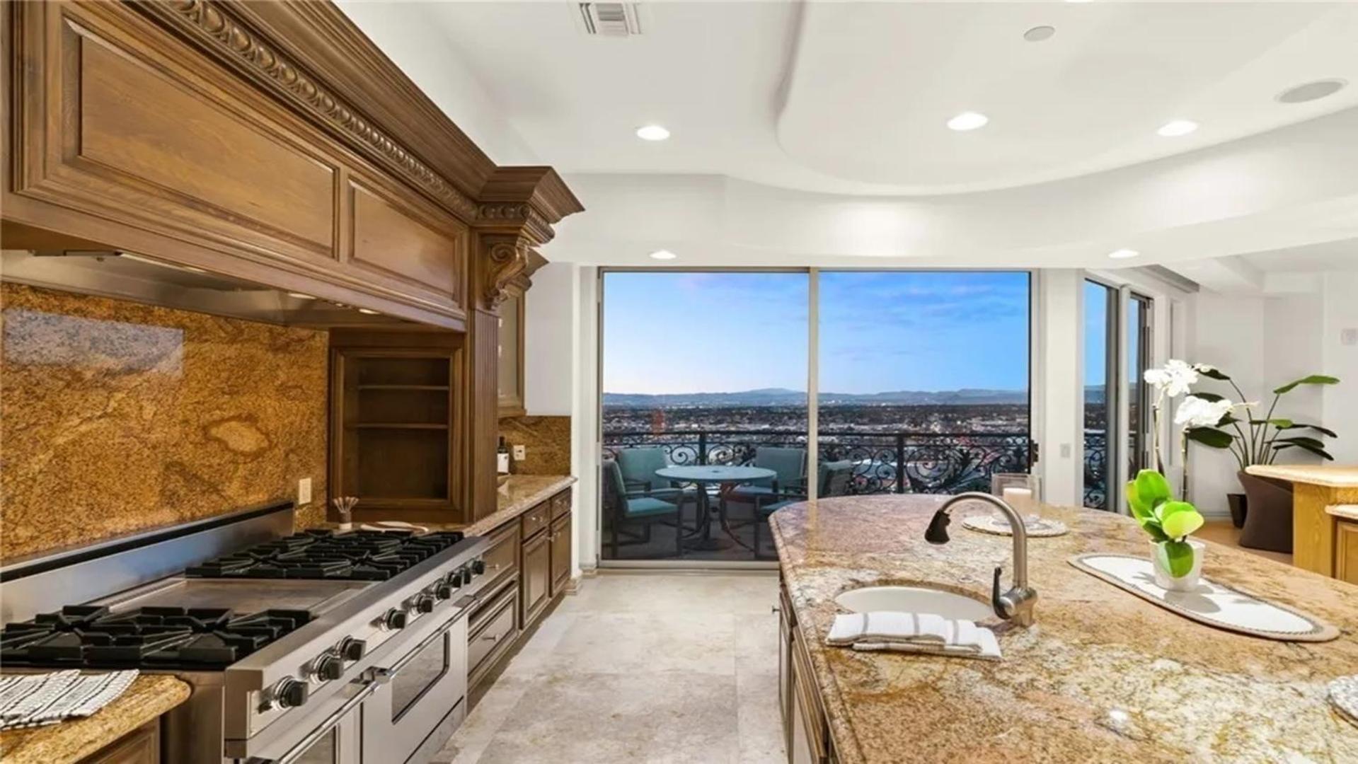Three Bedroom Luxury With Private Express Elevator * Las Vegas