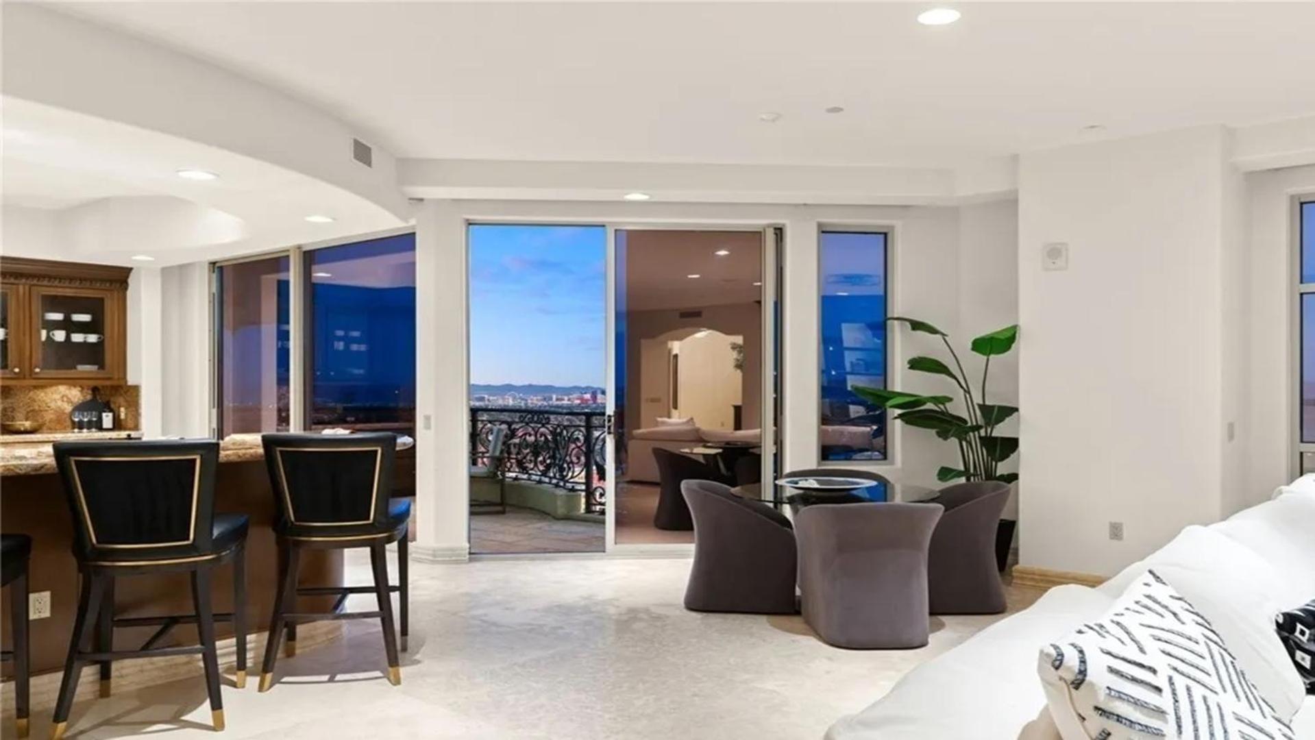 Three Bedroom Luxury With Private Express Elevator * Las Vegas