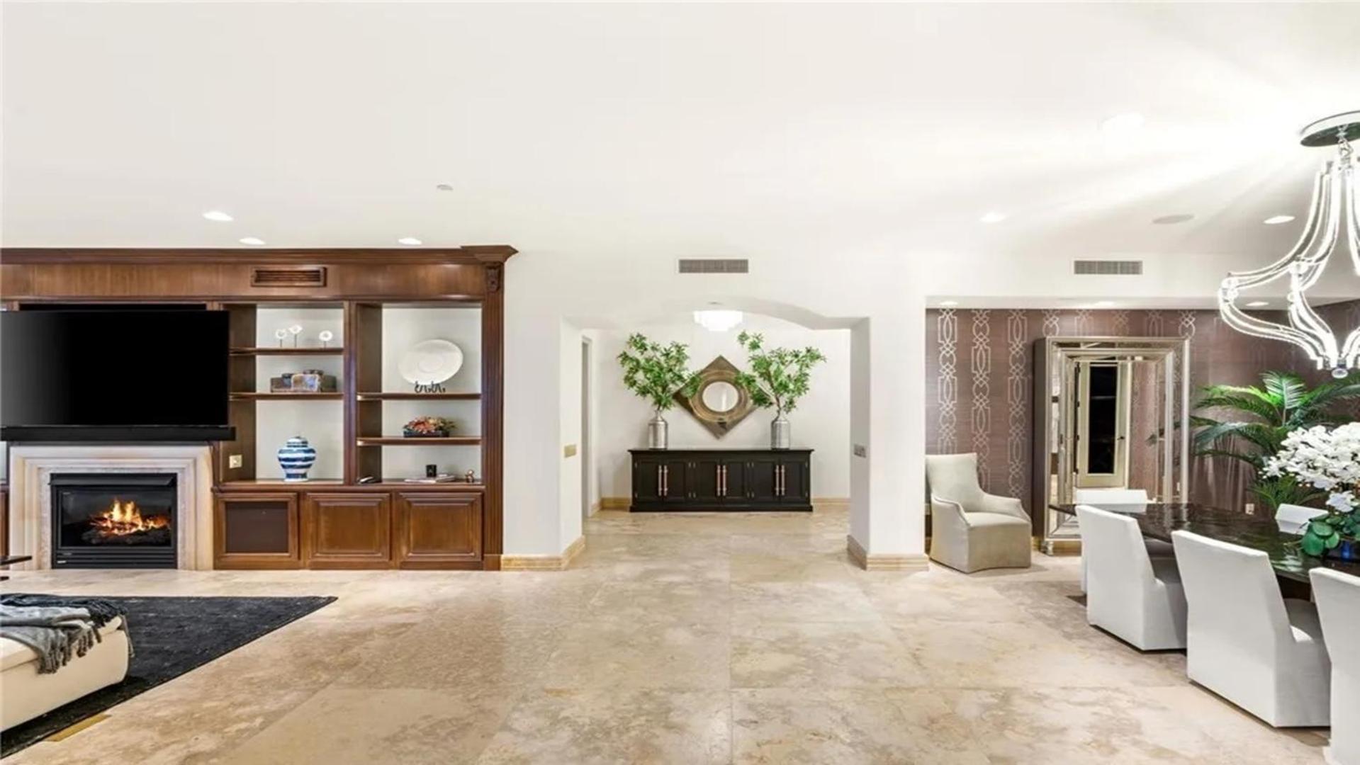 Three Bedroom Luxury With Private Express Elevator
