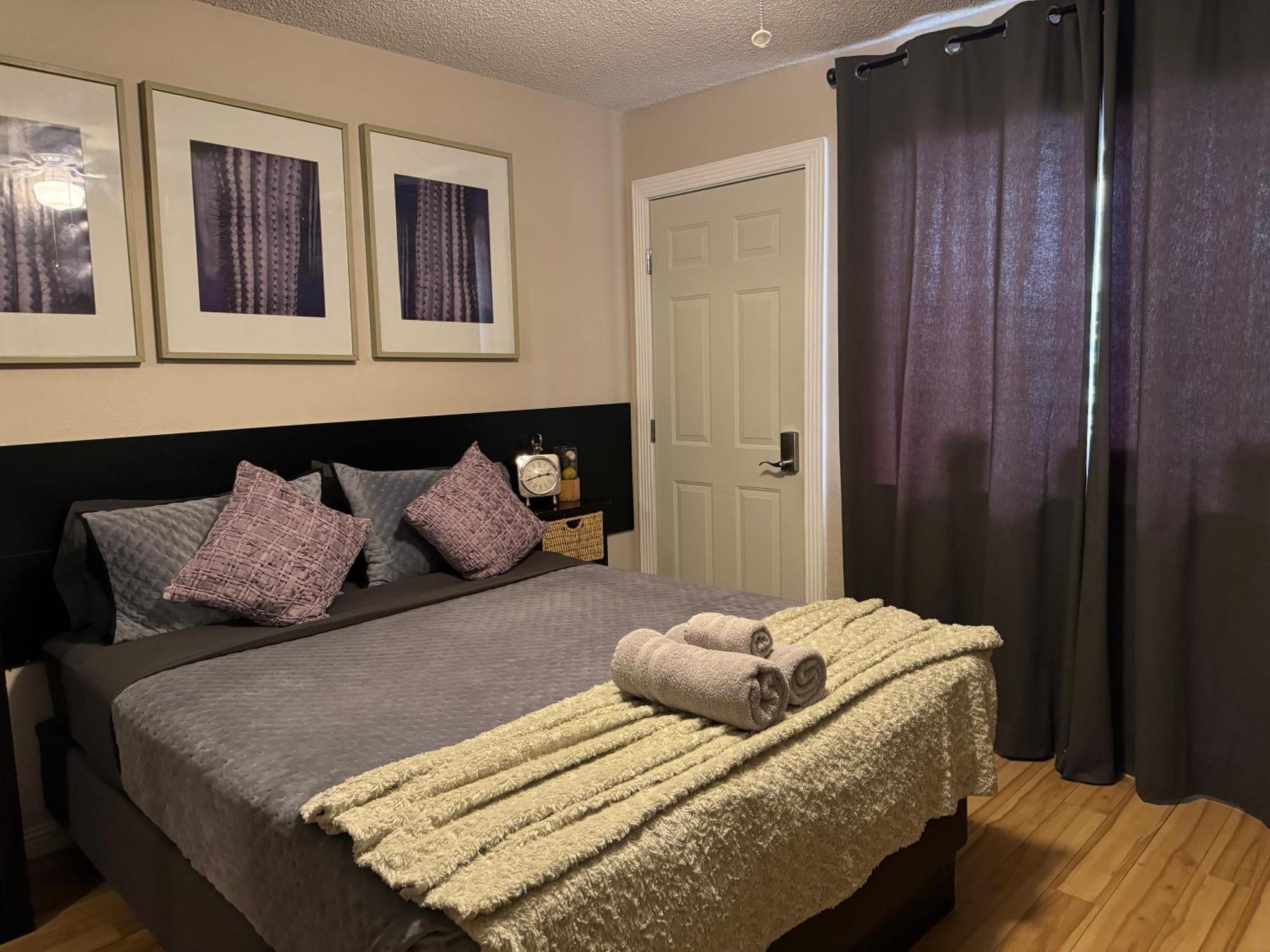 Le Noir, A Private Bedroom With A Private Entrance - Shared Bathroom Hospedagem domiciliar *