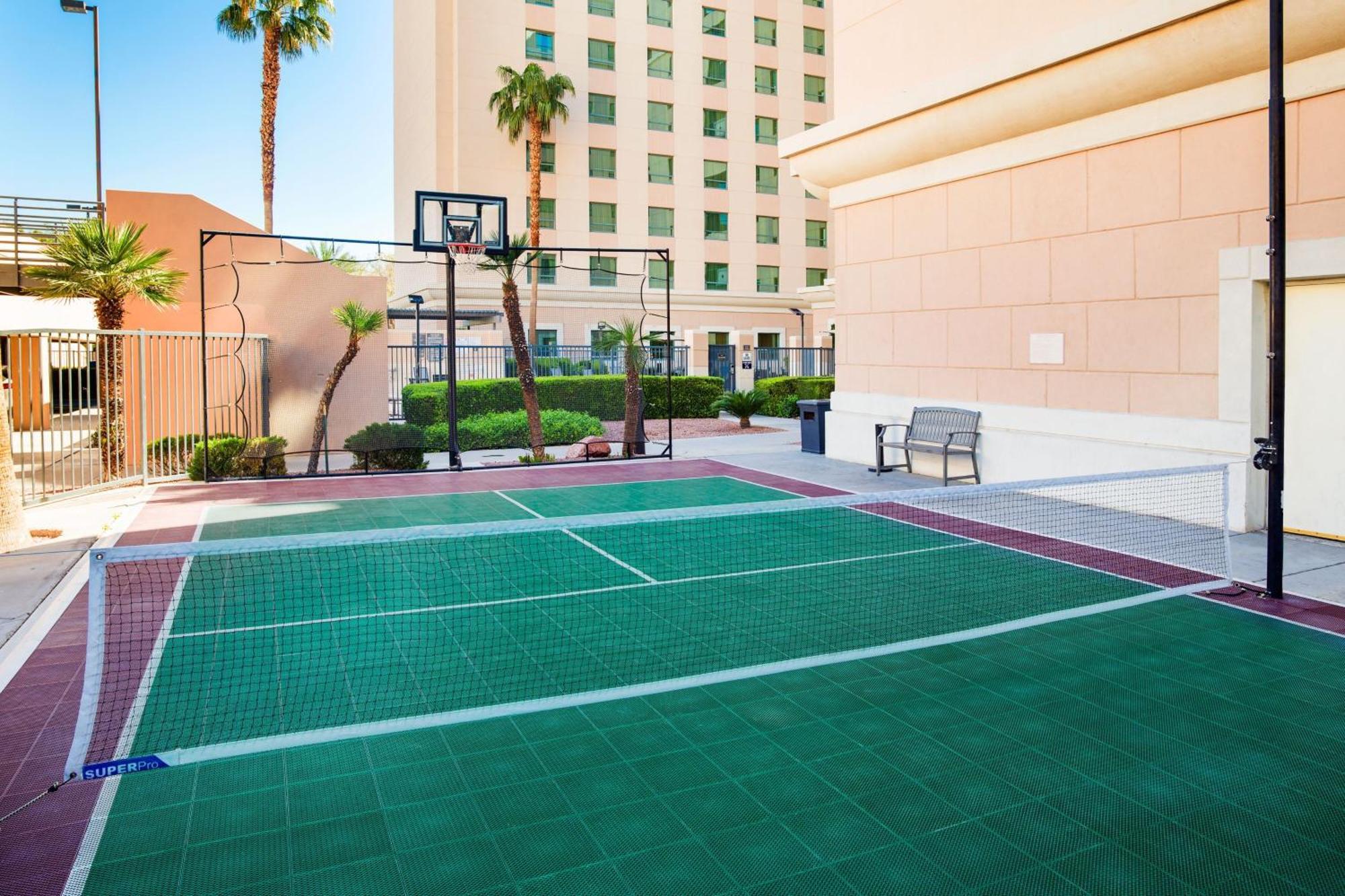Hotel By Marriott Hughes Center 3*