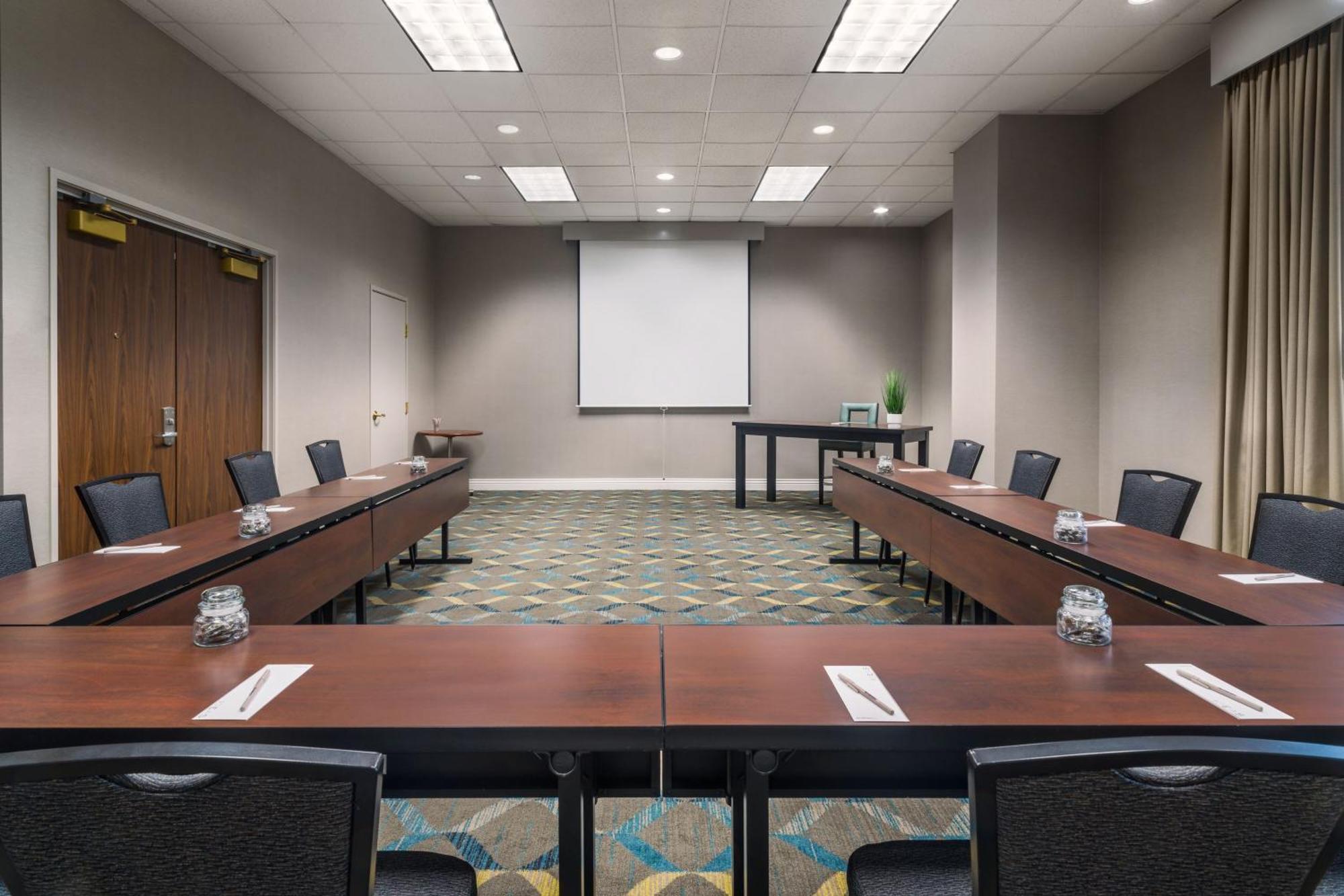 By Marriott Hughes Center 3*