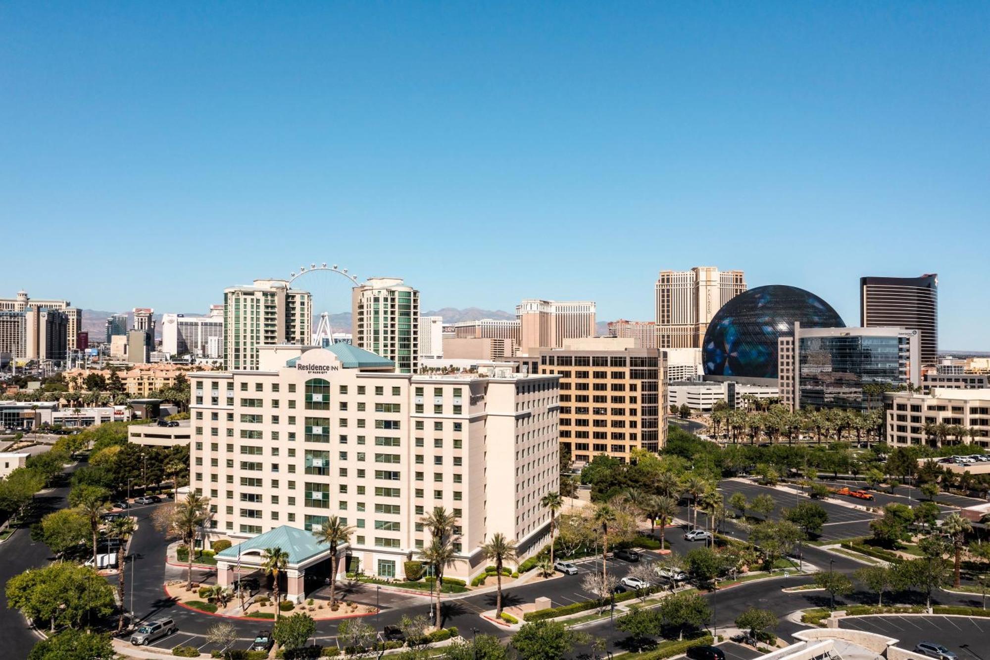 Hotel By Marriott Hughes Center 3*