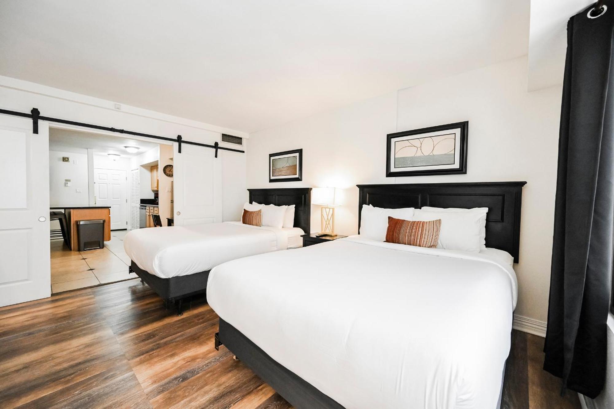 Stripviewsuites At Jockey Club