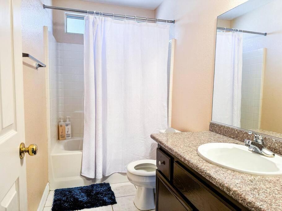 Spacious 4br Fam Retreat King Bed Wifi And Parking *