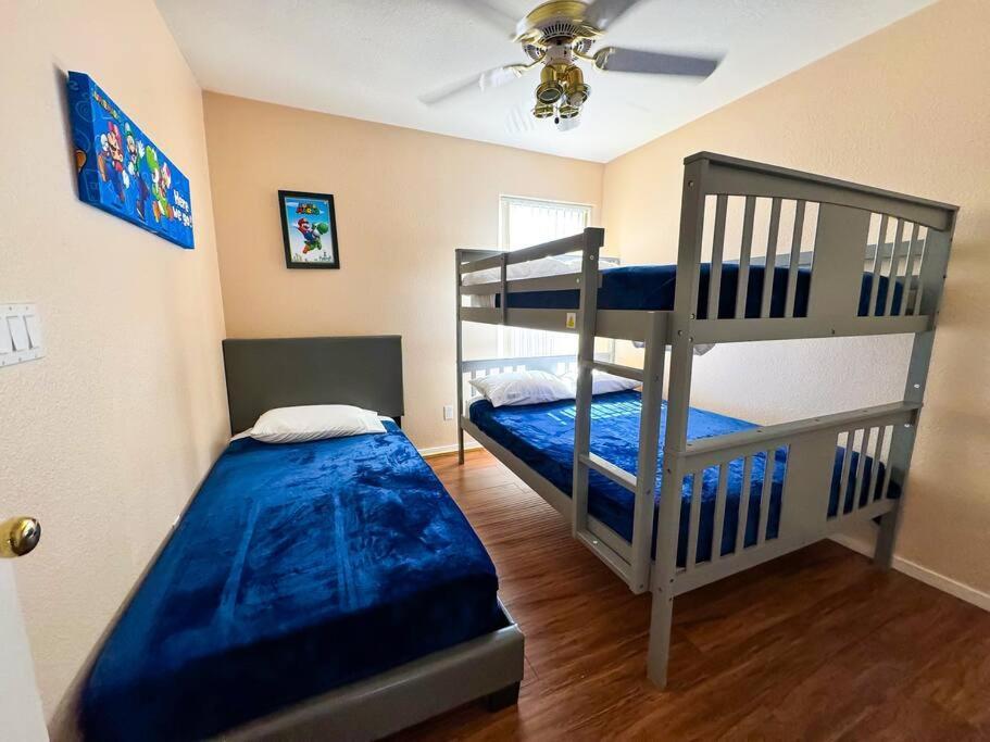 Spacious 4br Fam Retreat King Bed Wifi And Parking * Las Vegas