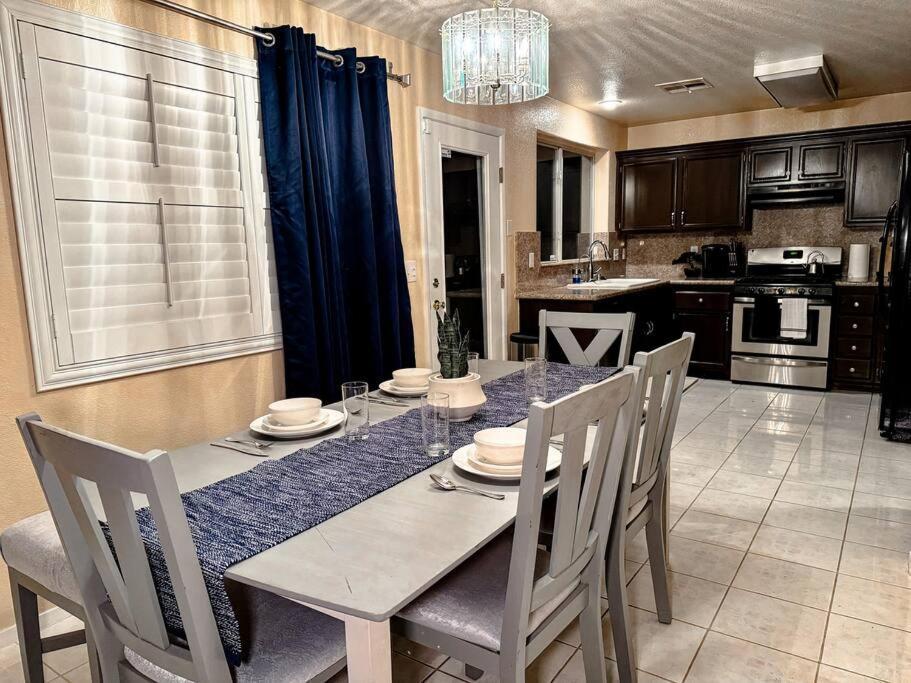 Spacious 4br Fam Retreat King Bed Wifi And Parking Сasa de vacaciones