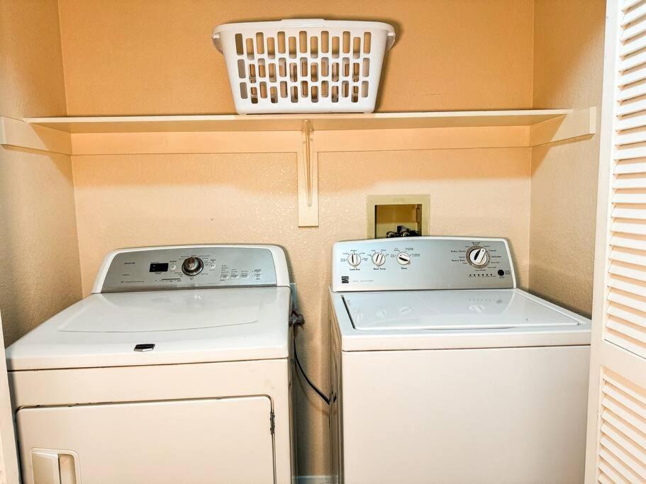 Spacious 4br Fam Retreat King Bed Wifi And Parking * Las Vegas