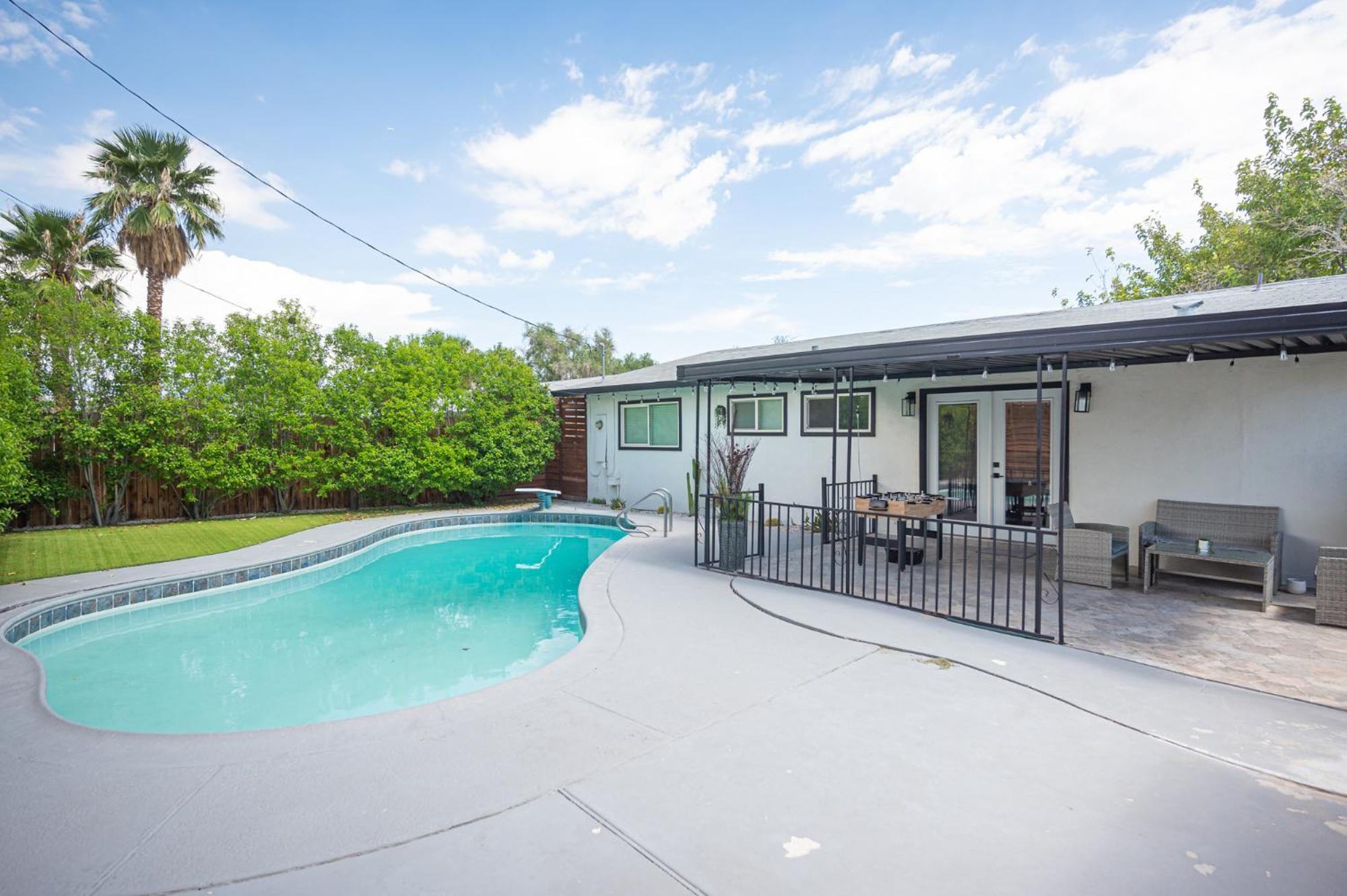 Brand New Home- Center Location Appartamento