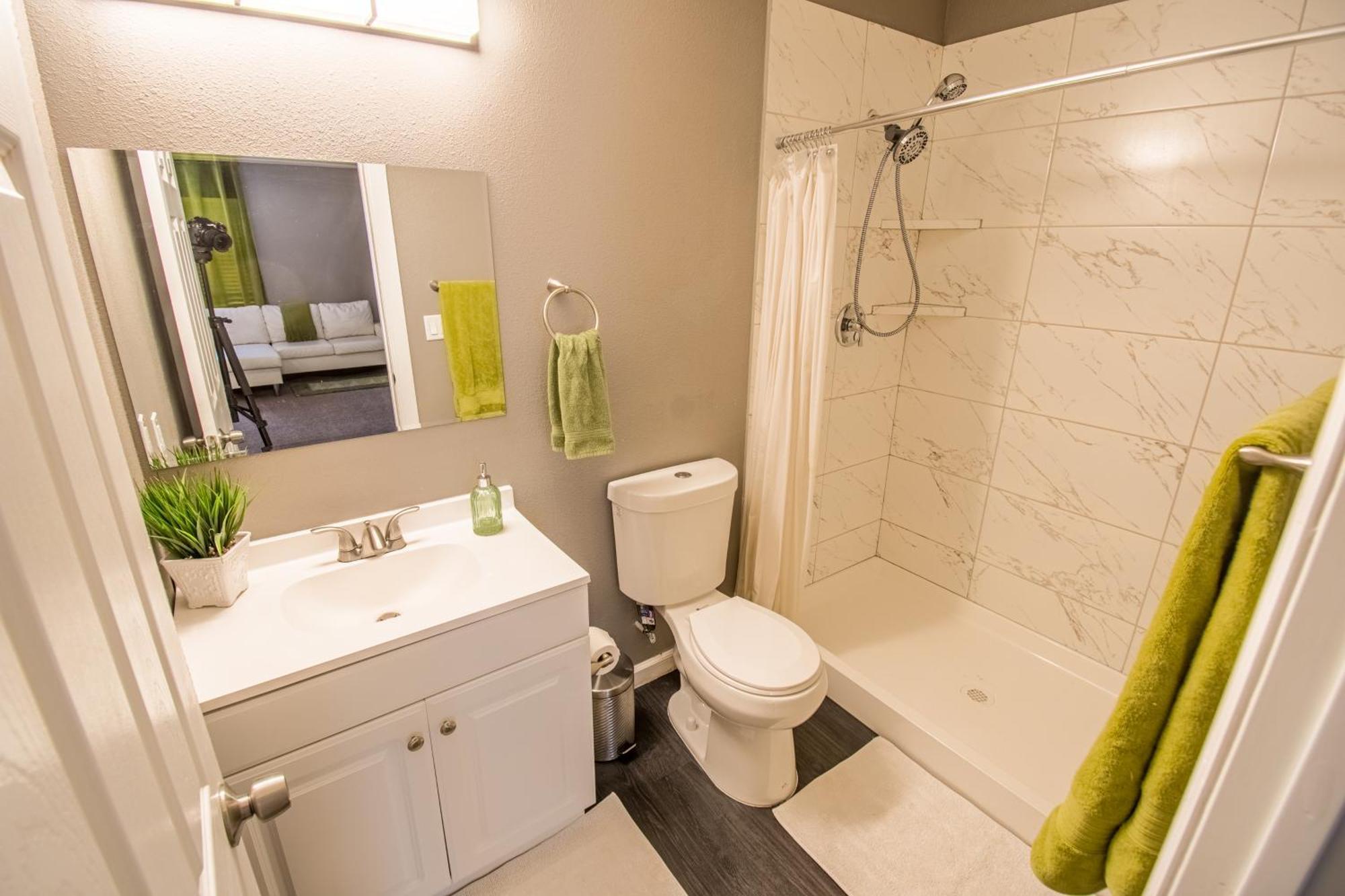 Spacious 2-bedroom Townhouse With Pool & Private Patio In Vegas Holiday home Las Vegas