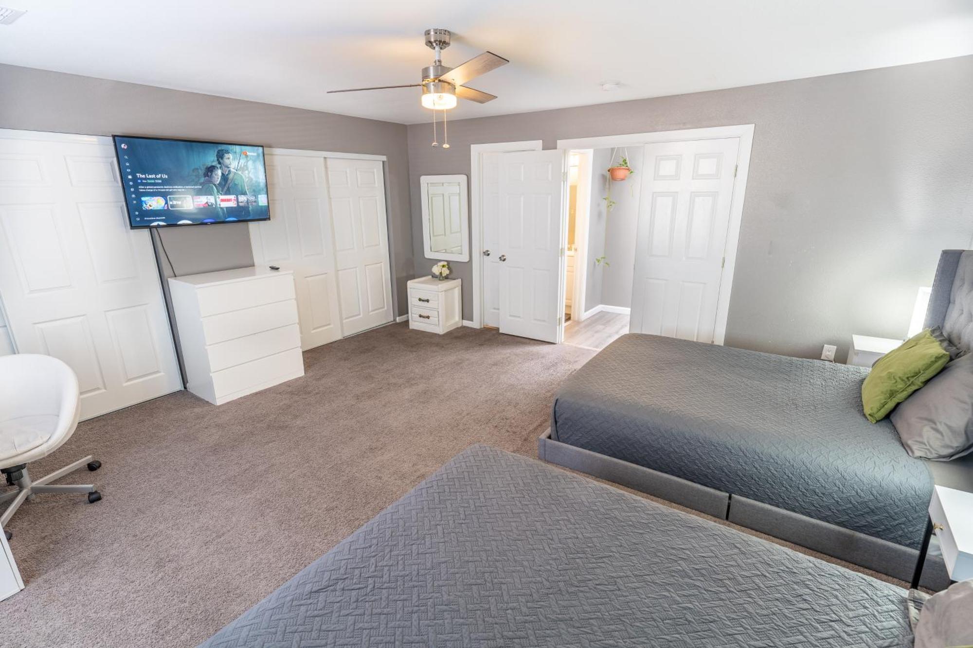 Holiday home Spacious 2-bedroom Townhouse With Pool & Private Patio In Vegas Las Vegas