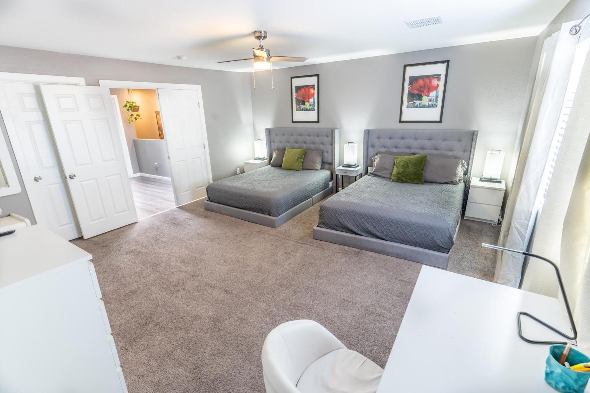 Spacious 2-bedroom Townhouse With Pool & Private Patio In Vegas Holiday home