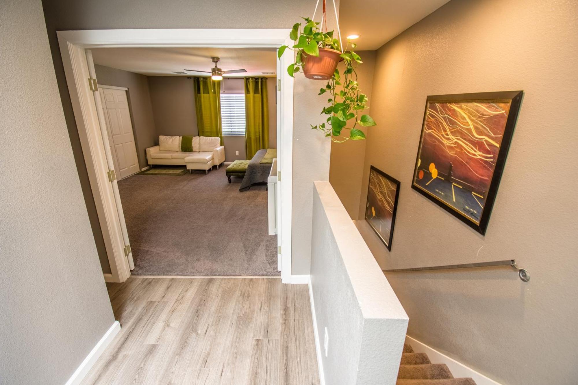 Holiday home Spacious 2-bedroom Townhouse With Pool & Private Patio In Vegas *