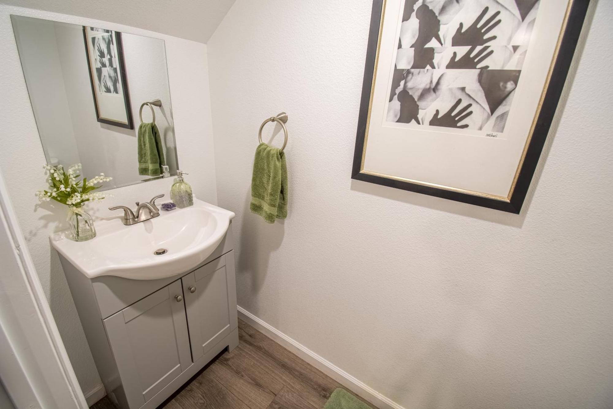 Holiday home Spacious 2-bedroom Townhouse With Pool & Private Patio In Vegas Las Vegas