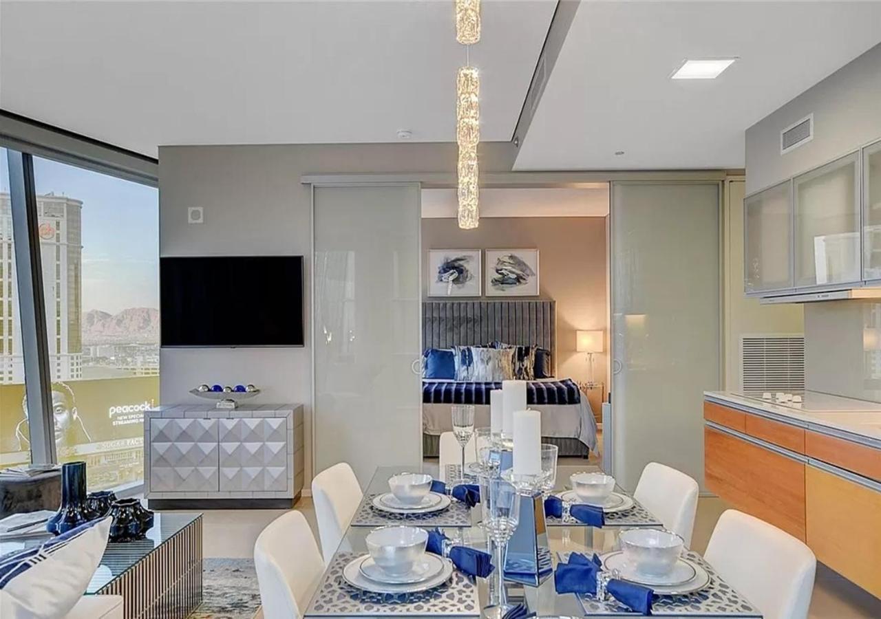 North Strip View Amazing 2 Bedroom *