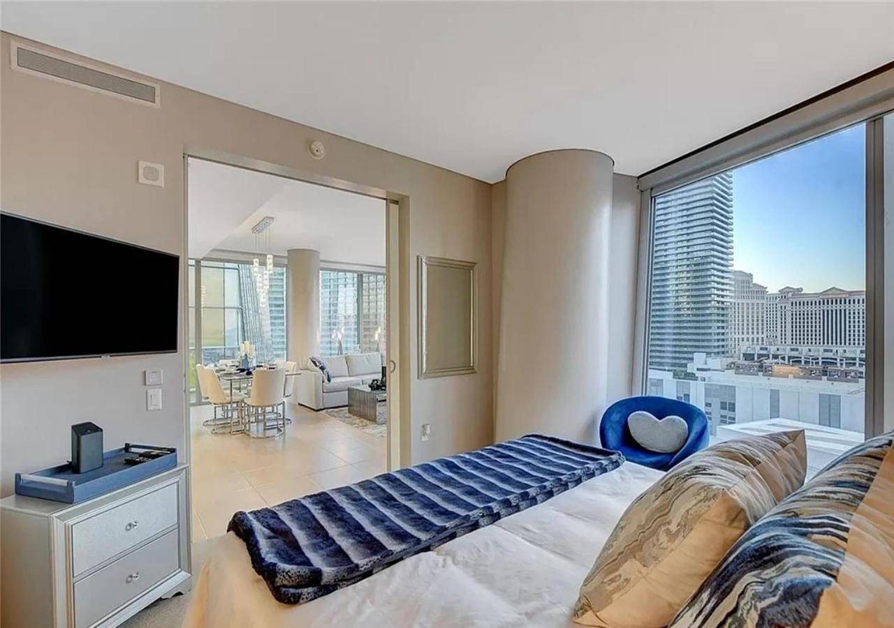 North Strip View Amazing 2 Bedroom Apartment