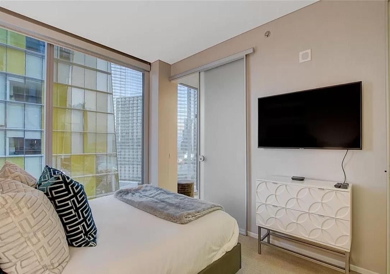 North Strip View Amazing 2 Bedroom *