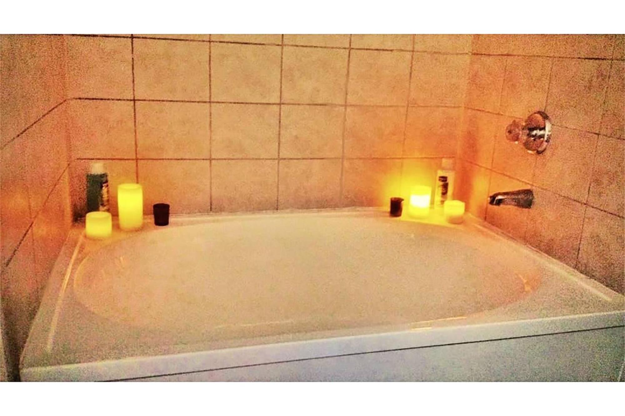 Appartamento Upgraded & Stylish, Pool, Hot Tub, Walk To Strip!